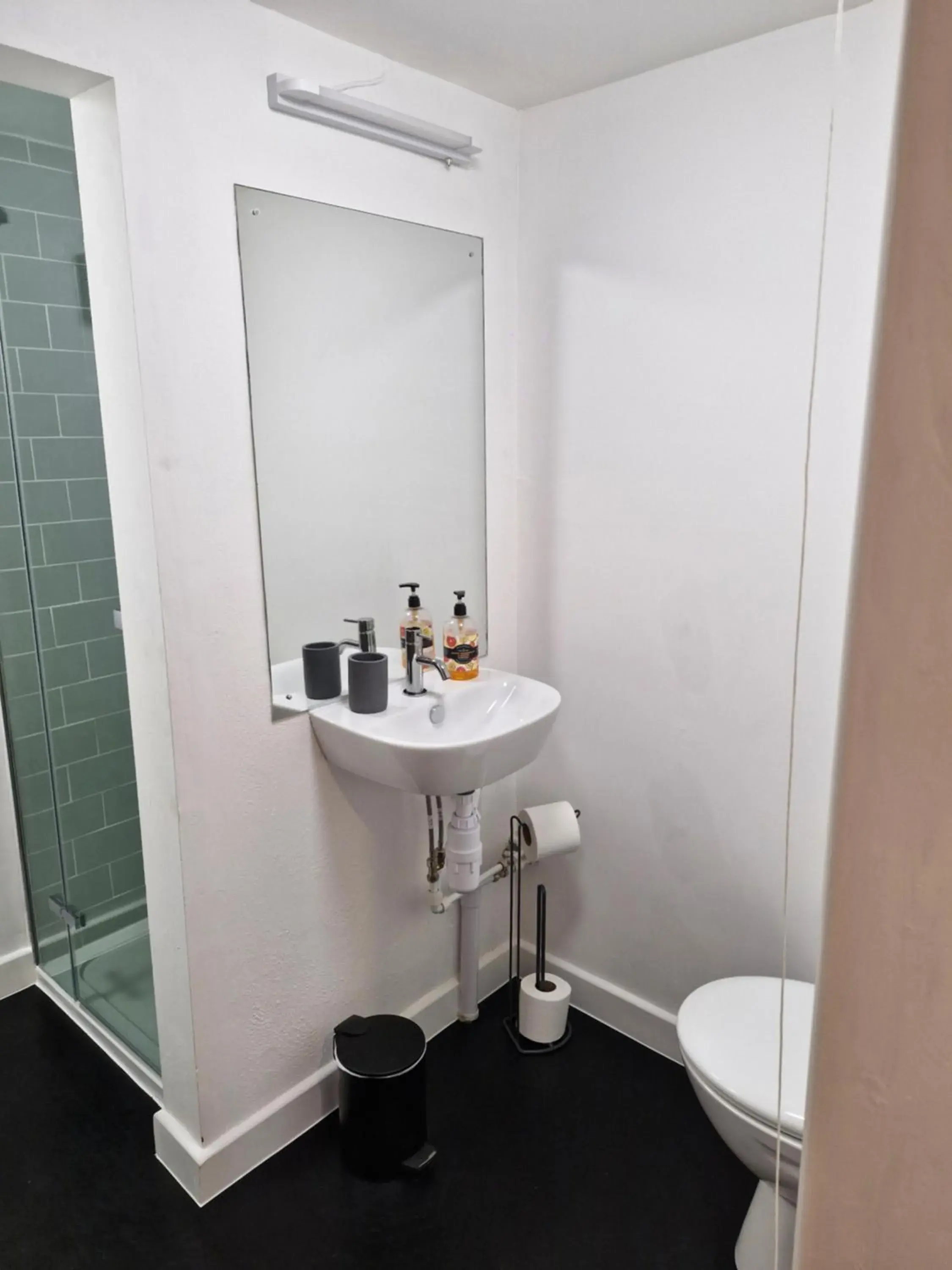 Family Room with Shower in The Cridford Inn Family Room with Shower in The Cridford Inn