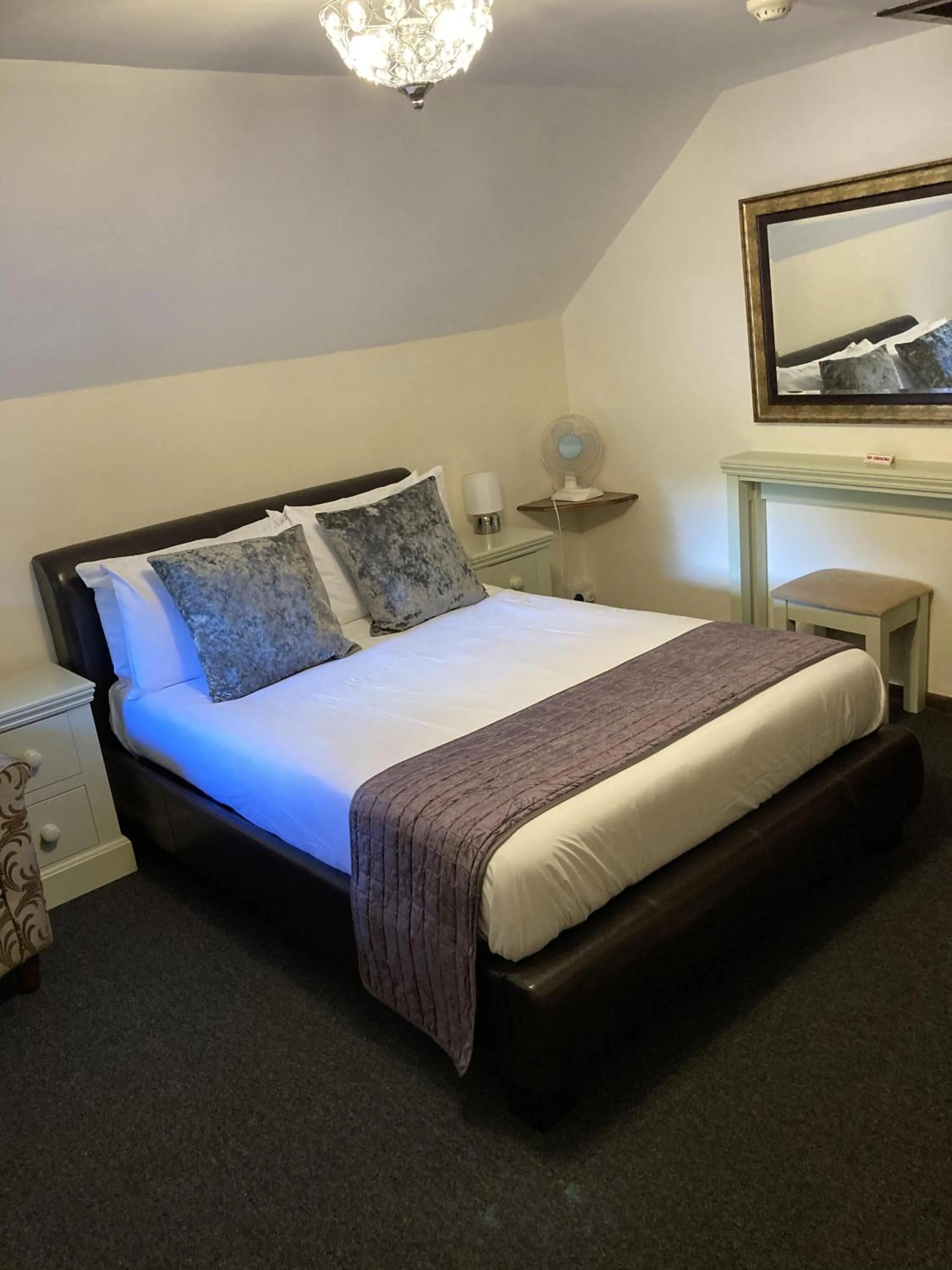 Bedroom, Bed in The Cridford Inn