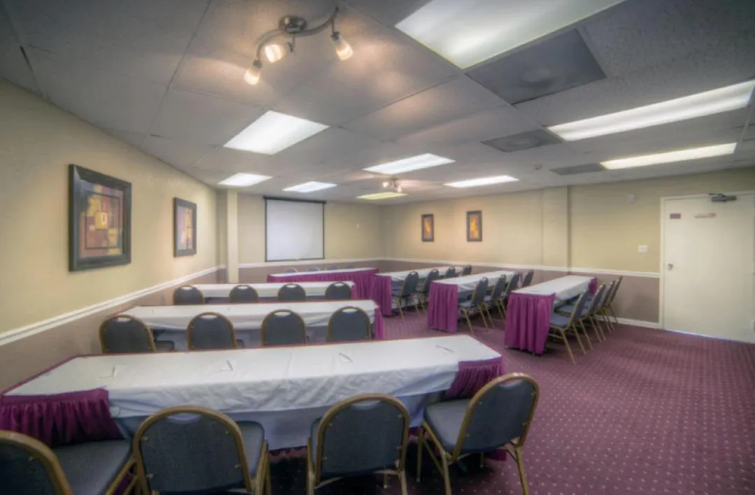 Amazing Waterfront Views Resort, Enjoy Heated Pool & Sunset!