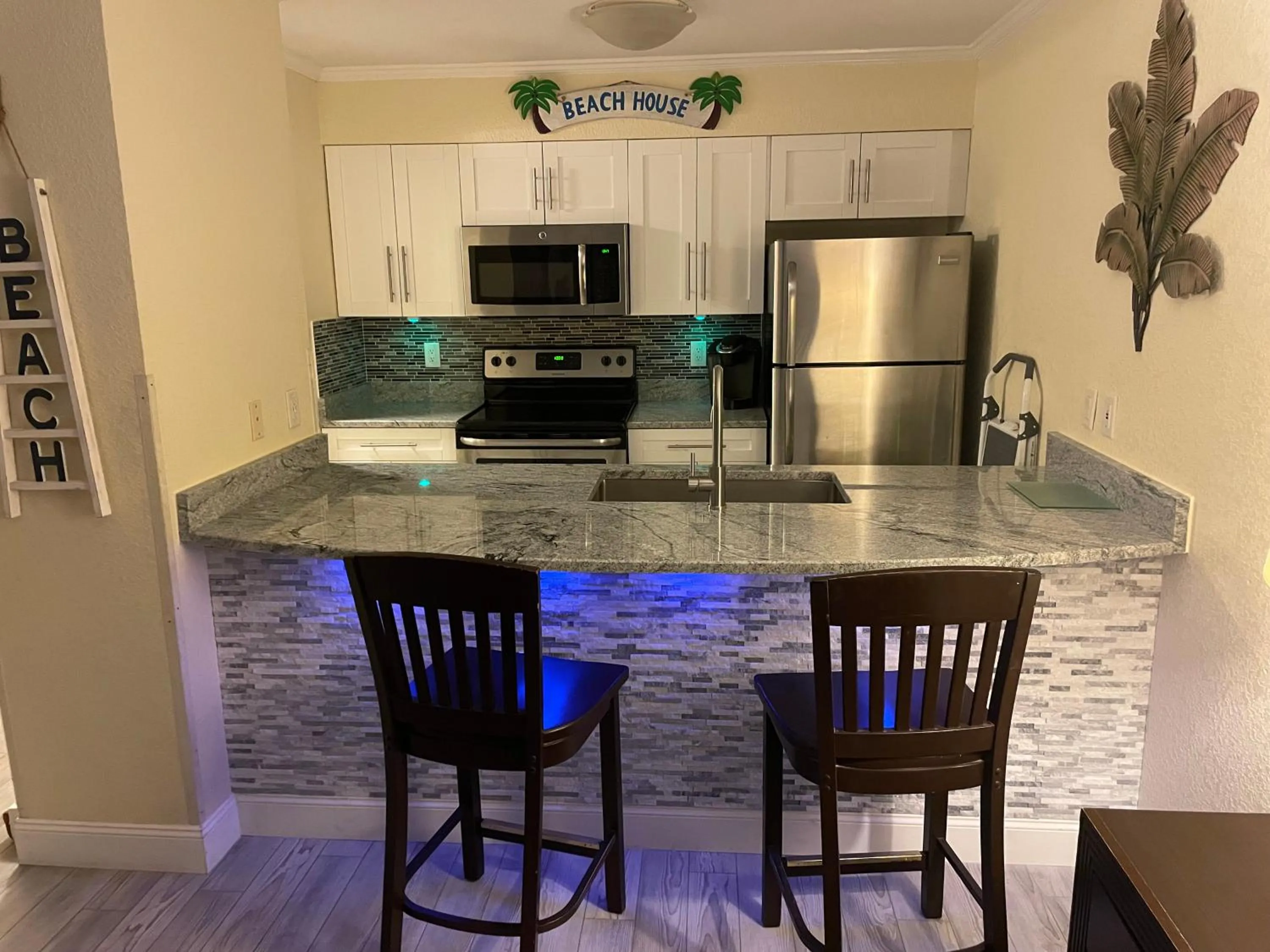 Amazing Waterfront Views Resort, Enjoy Heated Pool & Sunset!