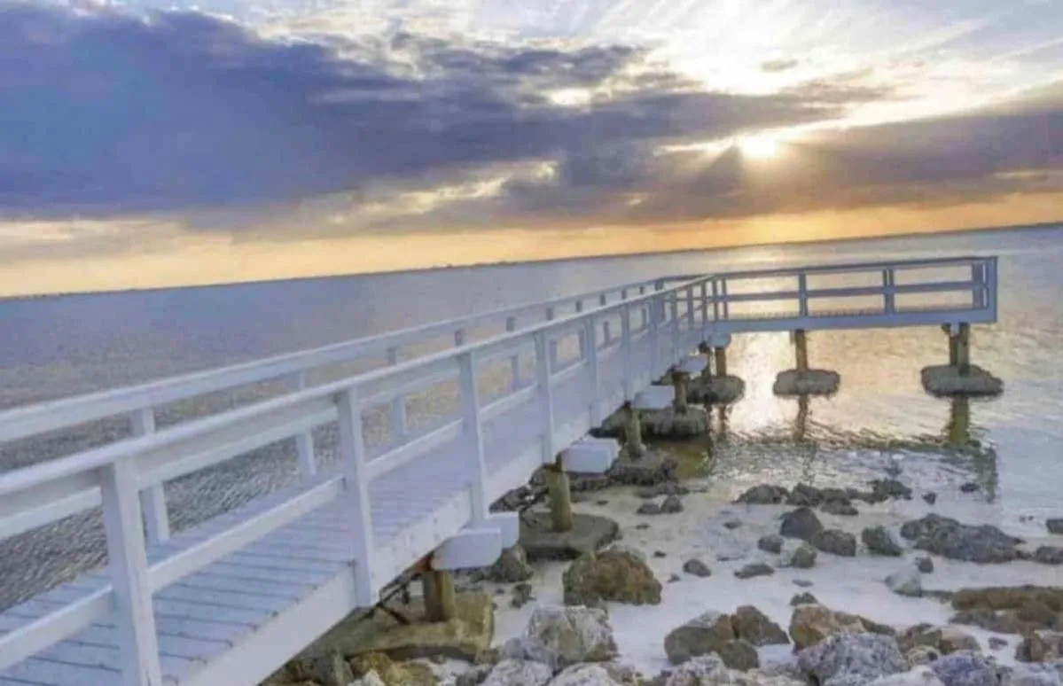 Amazing Waterfront Views Resort, Enjoy Heated Pool & Sunset!