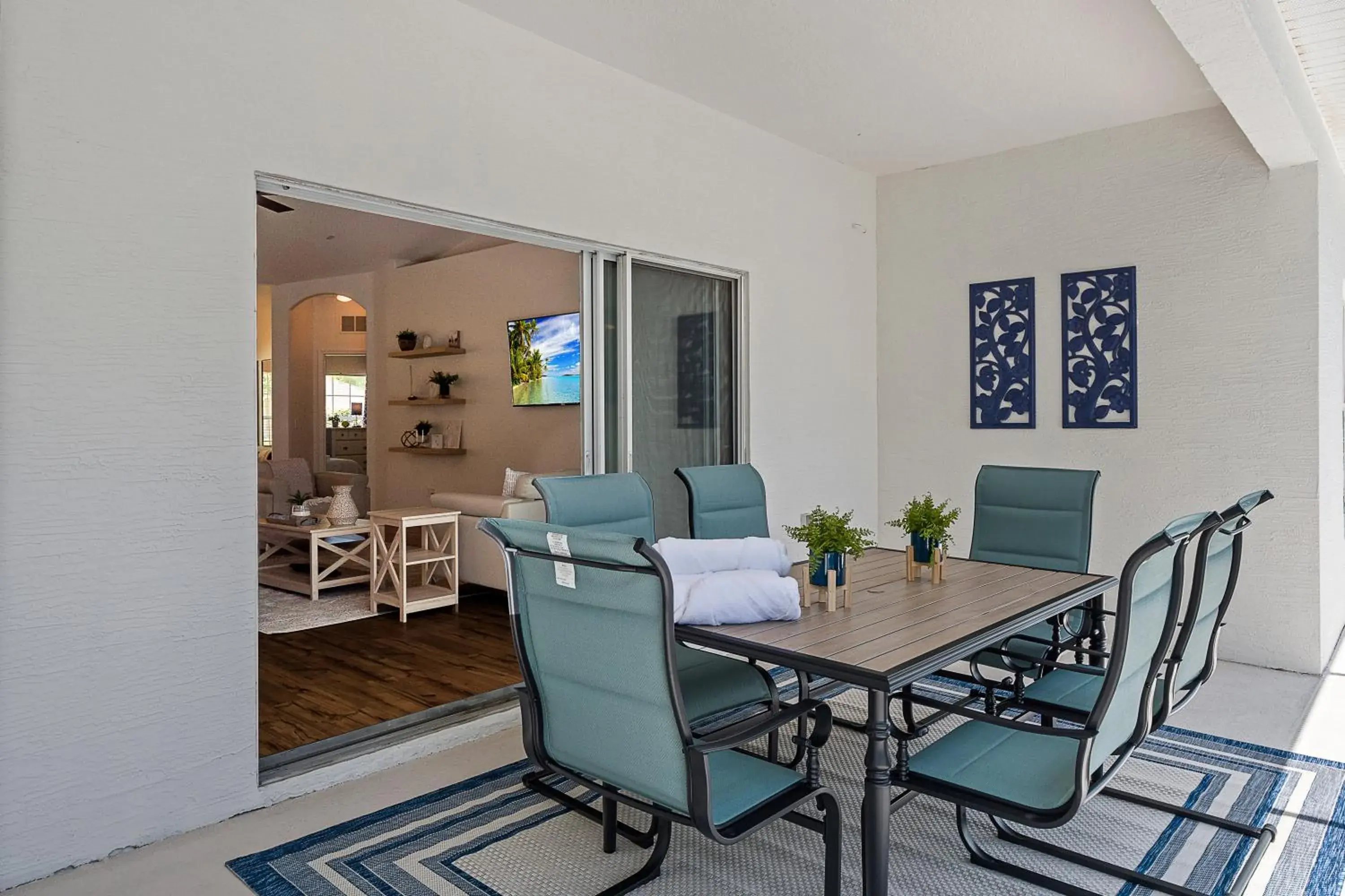 WHISPERING PALM Newly renovated cozy fenced in pool home - sleeps 8 WHISPERING PALM Newly renovated cozy fenced in pool home - sleeps 8