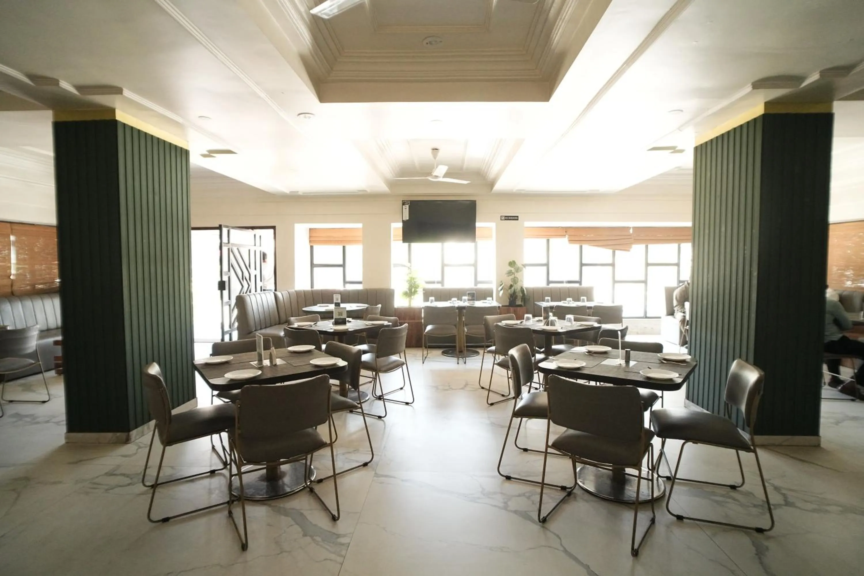 Restaurant/places to eat in Hotel Kartiki