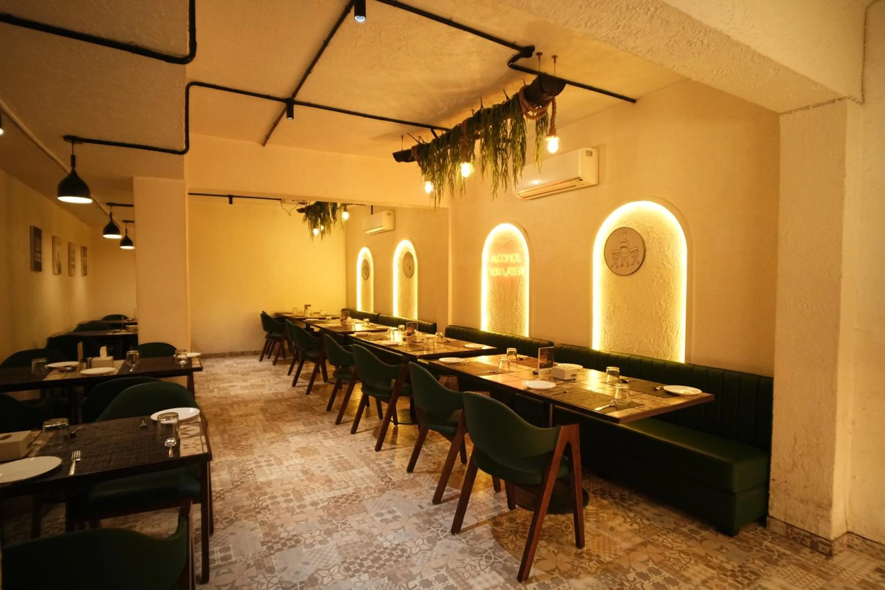 Restaurant/places to eat in Hotel Kartiki