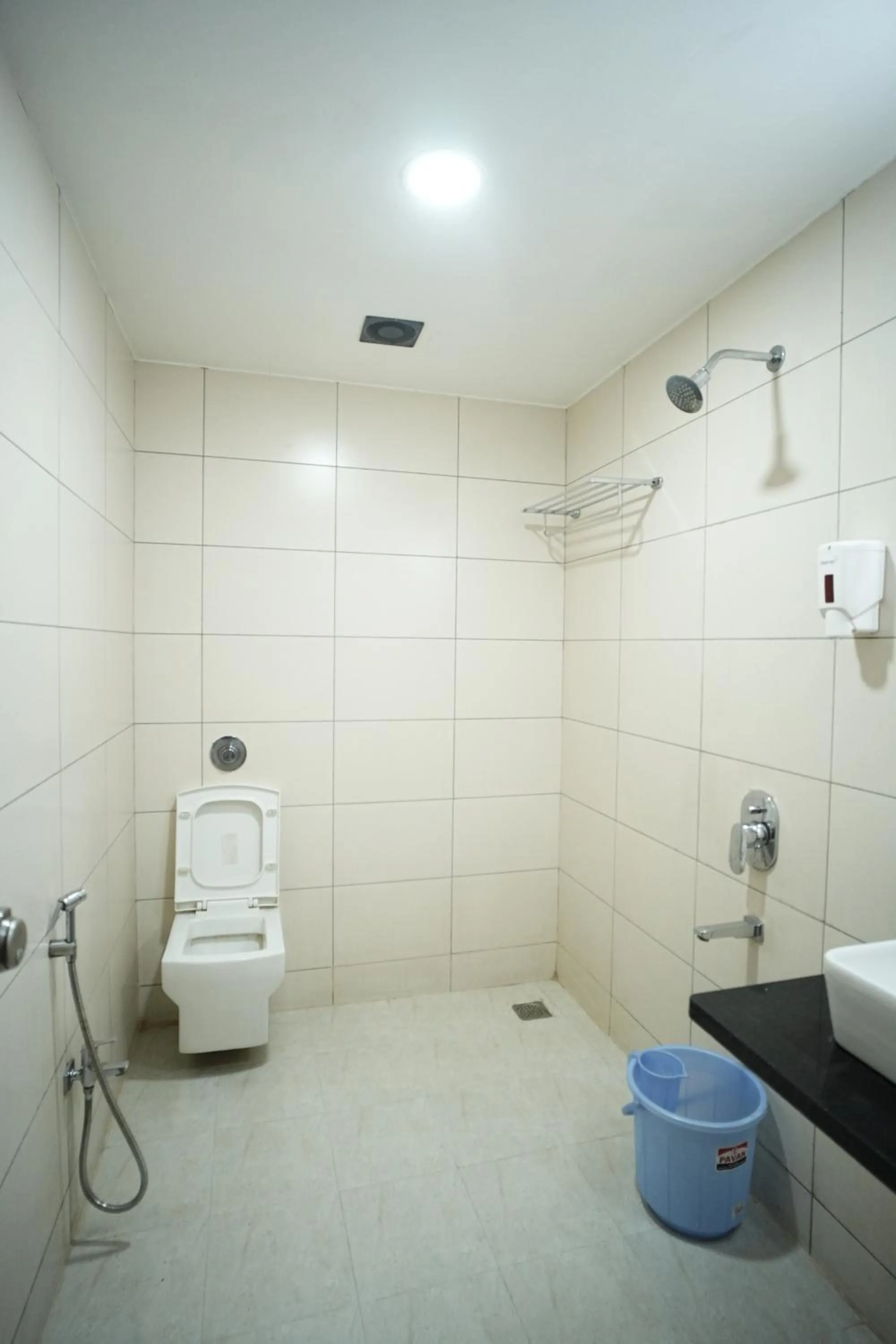 Shower in Hotel Kartiki