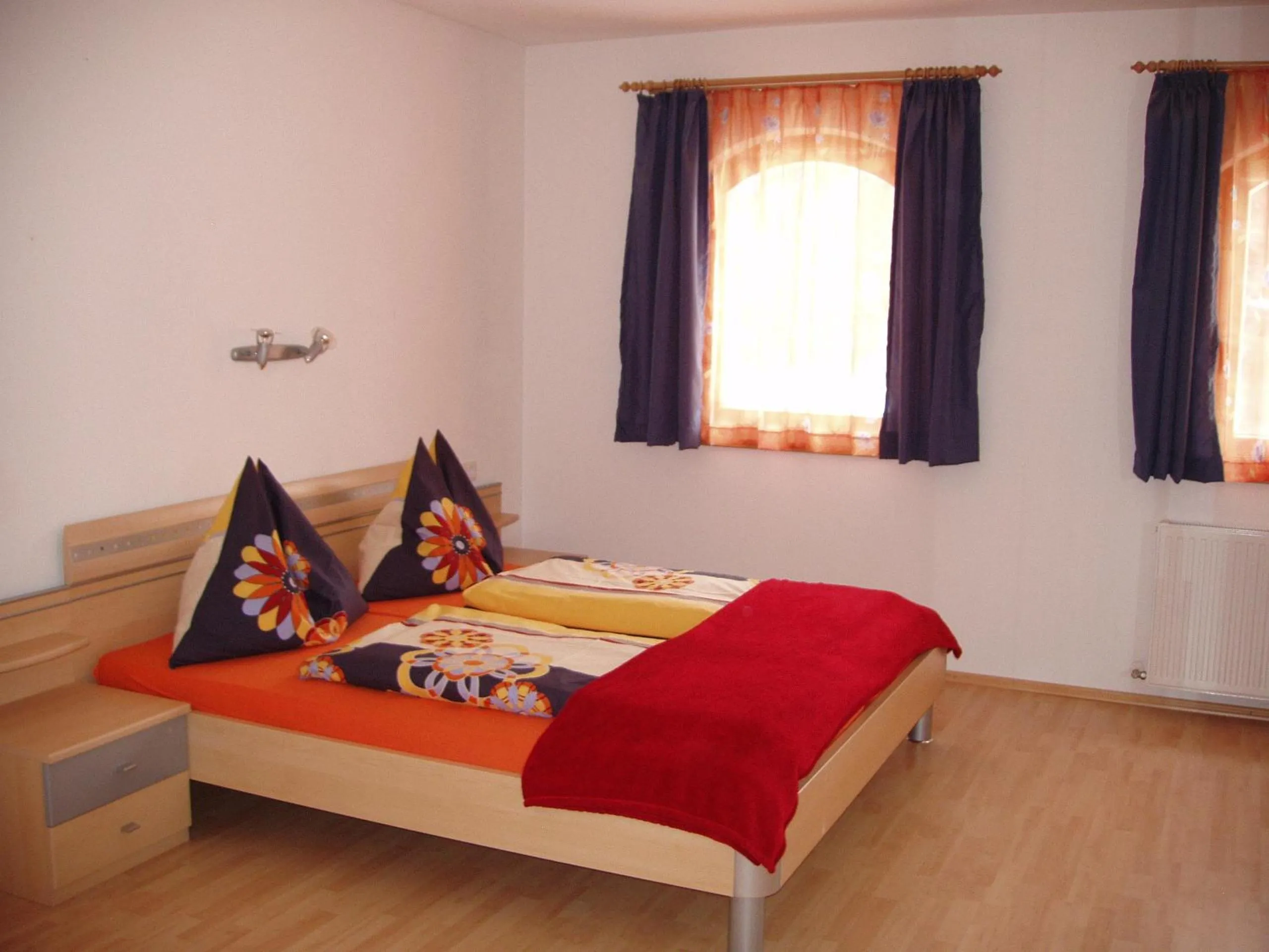 Bed in Ferienwohnung Wohlfartstätter