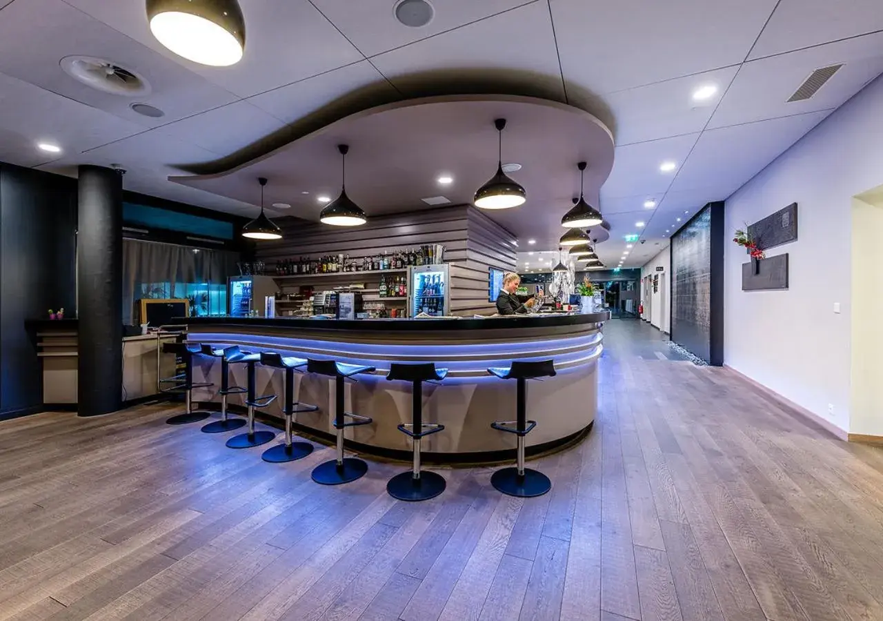 Lounge or bar in Lake Geneva Hotel Lounge or bar in Lake Geneva Hotel