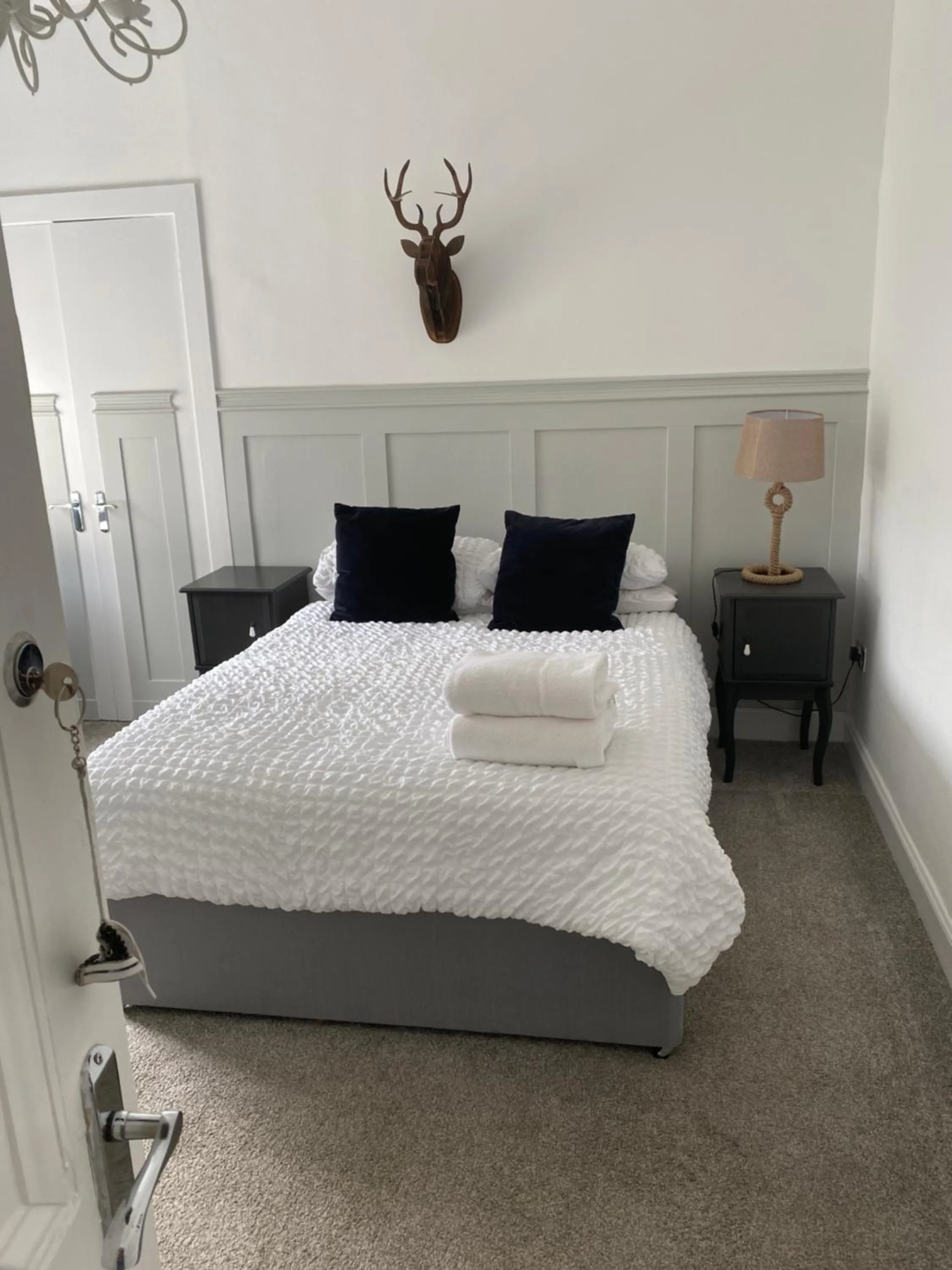 Bed in Giffnock Rooms