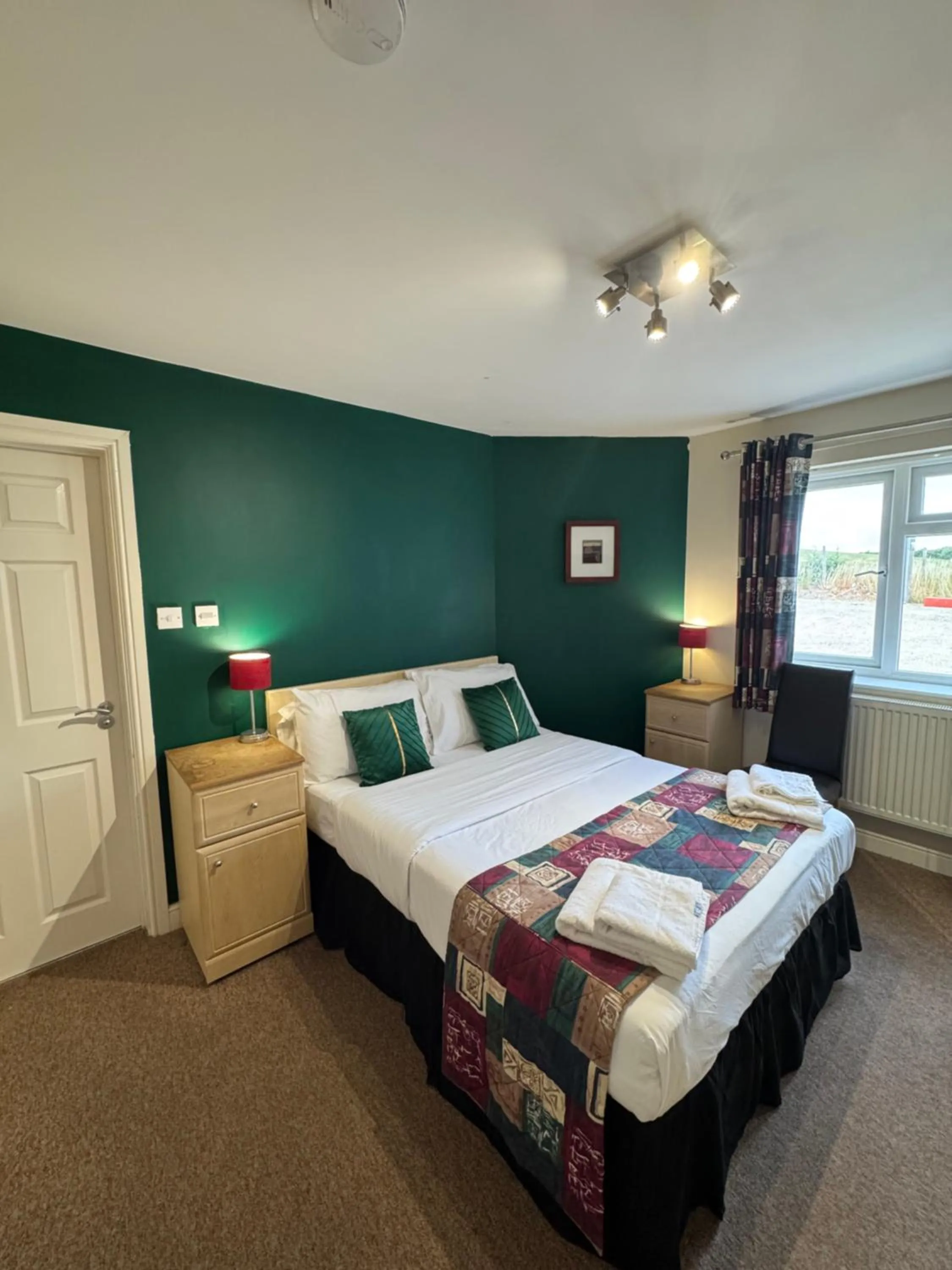 Photo of the whole room, Bed in Hawk House