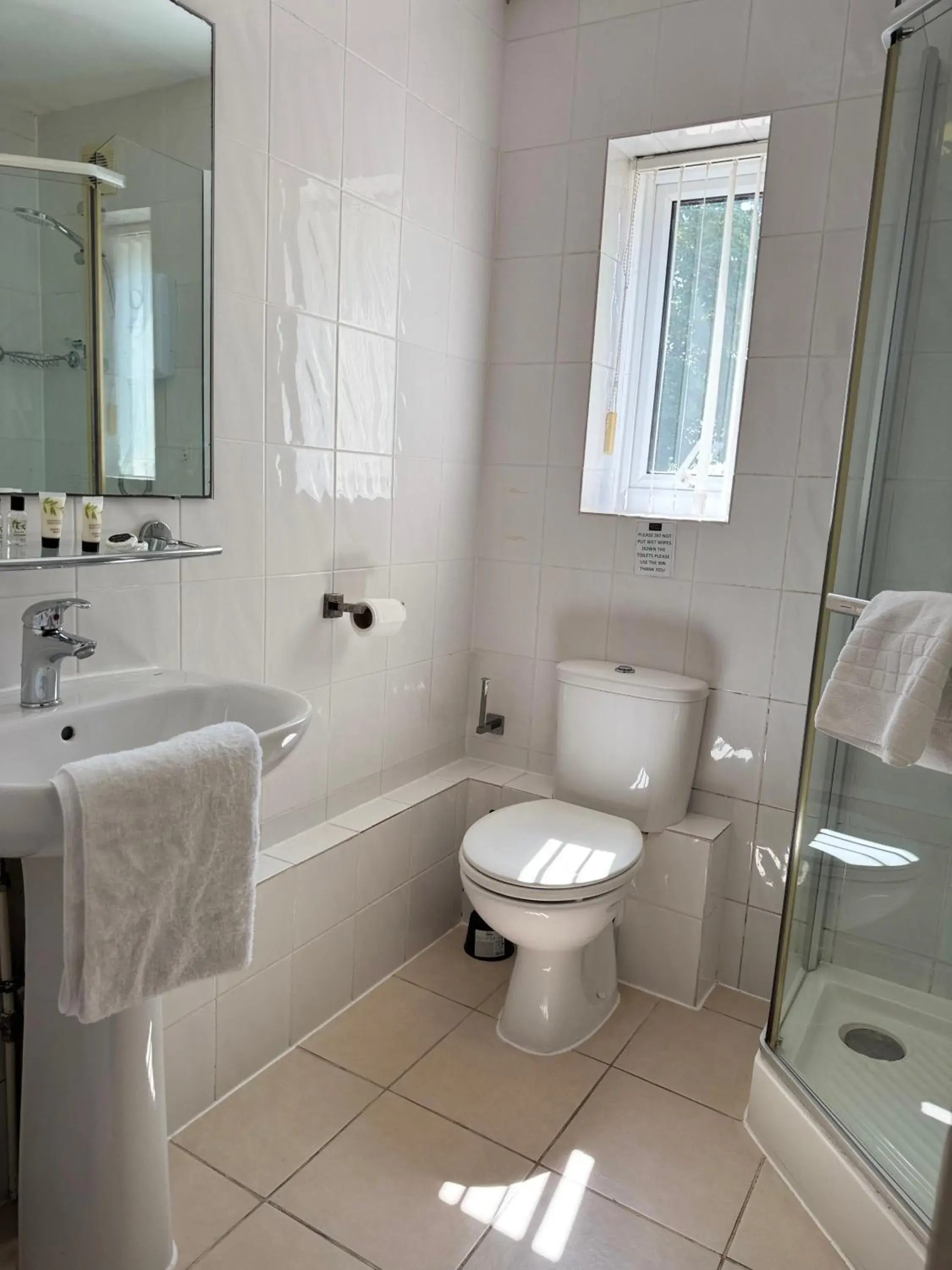 Bathroom in Hawk House Bathroom in Hawk House