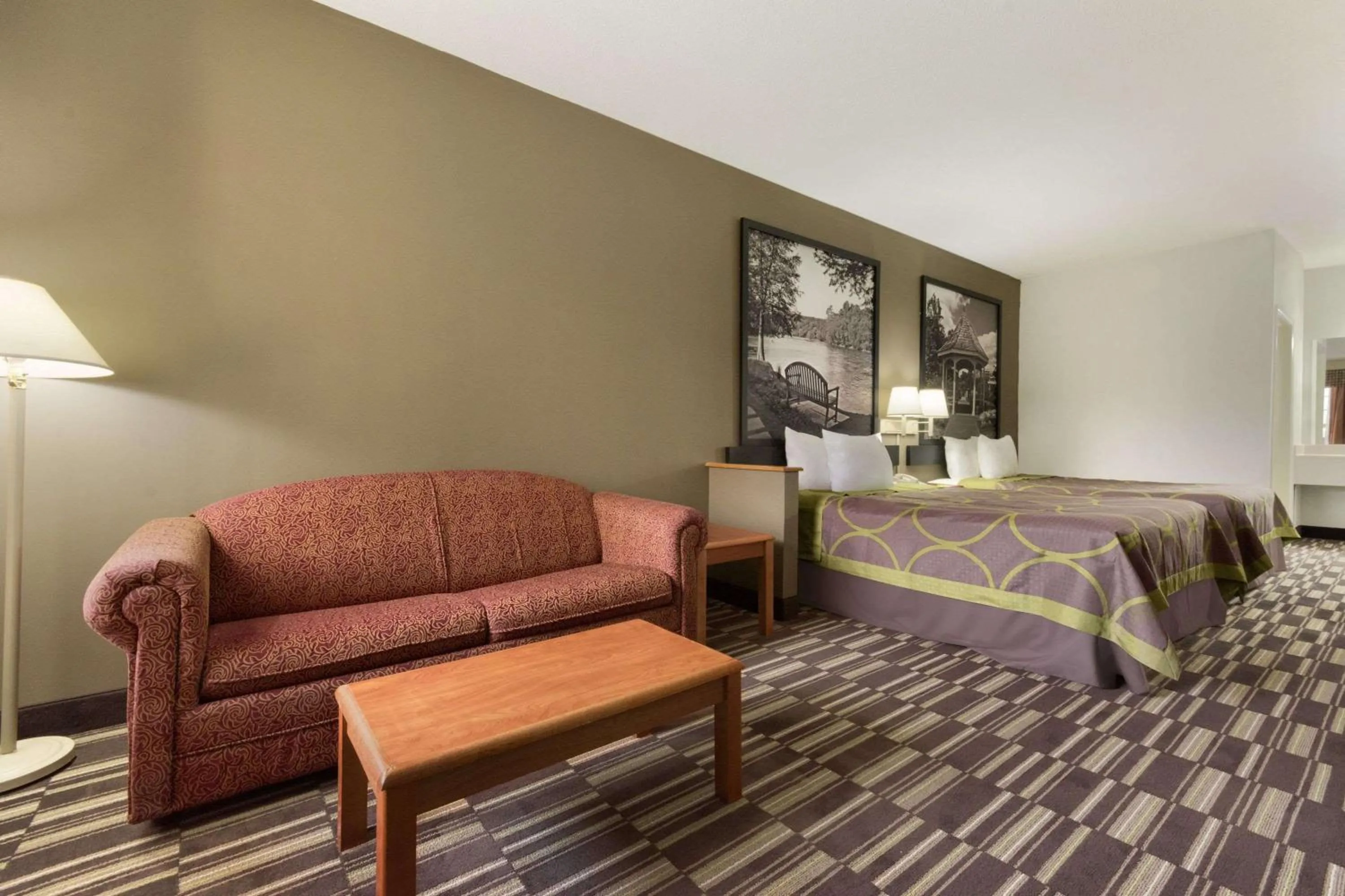 Photo of the whole room in Super 8 by Wyndham Chatsworth/Dalton