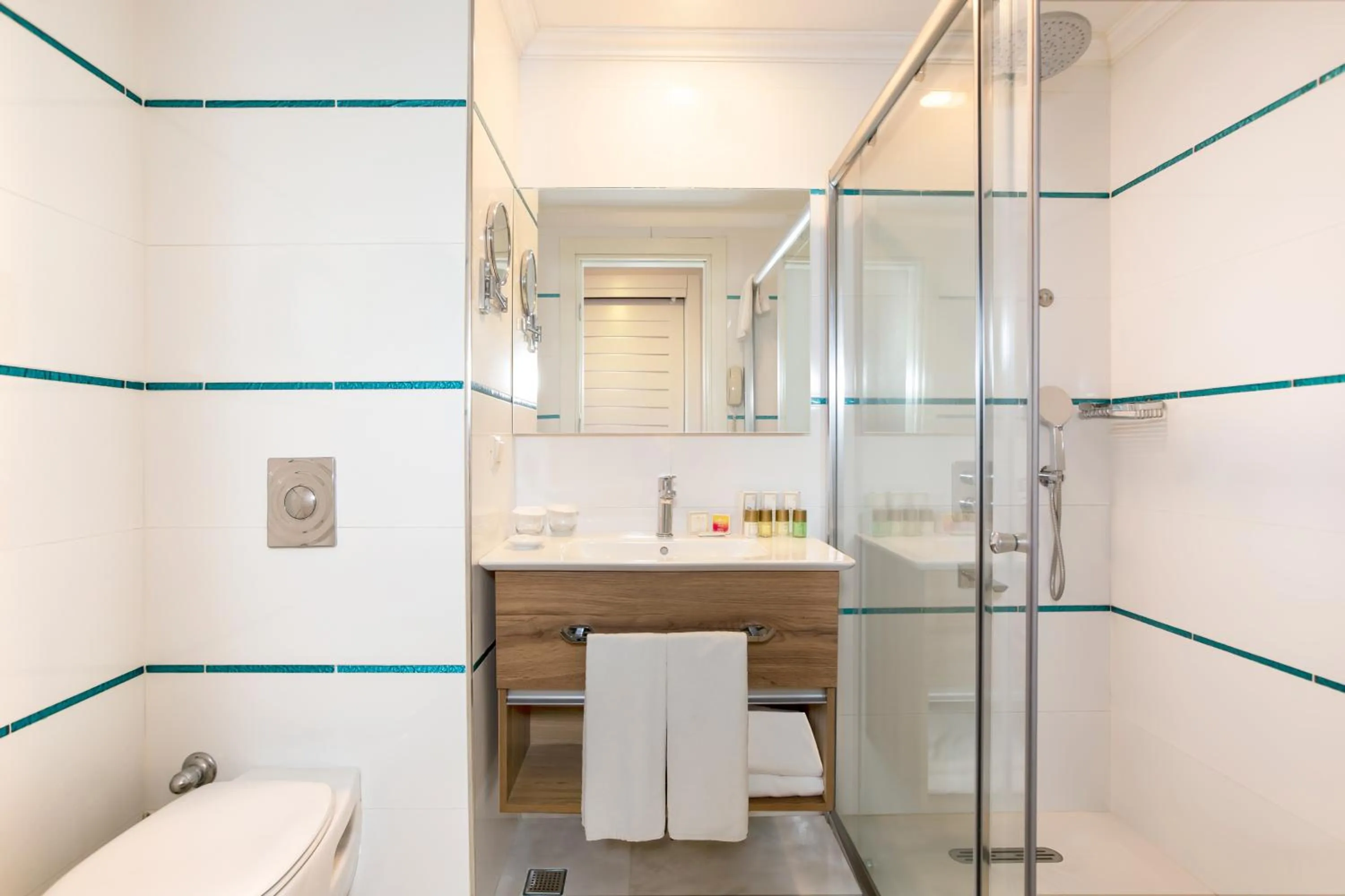 Shower in Orange County Kemer