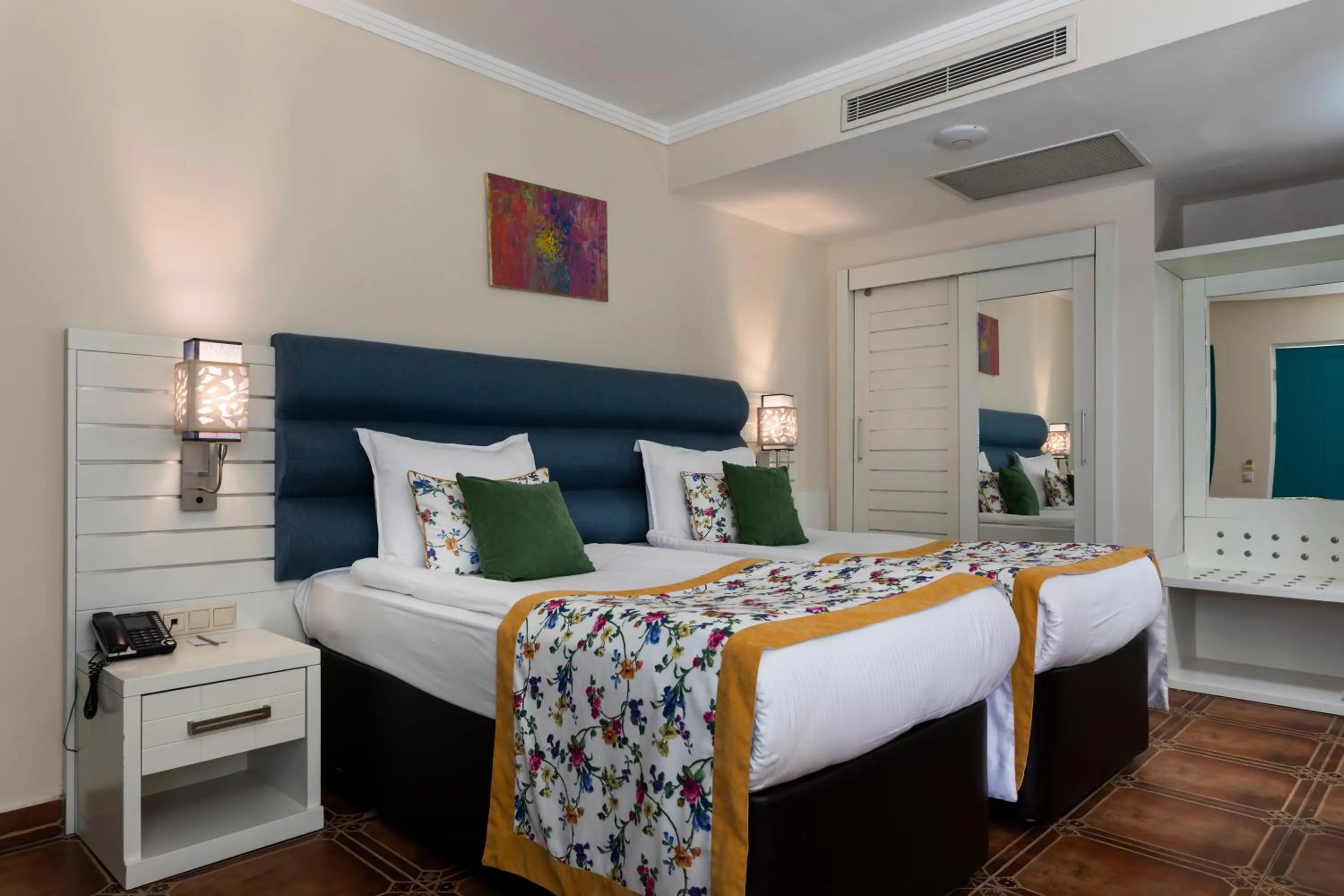 Bed in Orange County Kemer