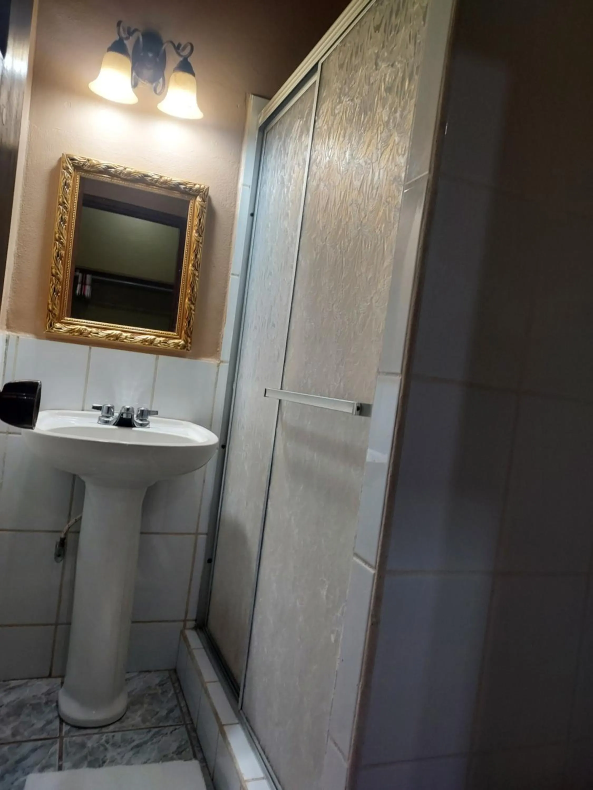 Bathroom in Hotel La Escalinata