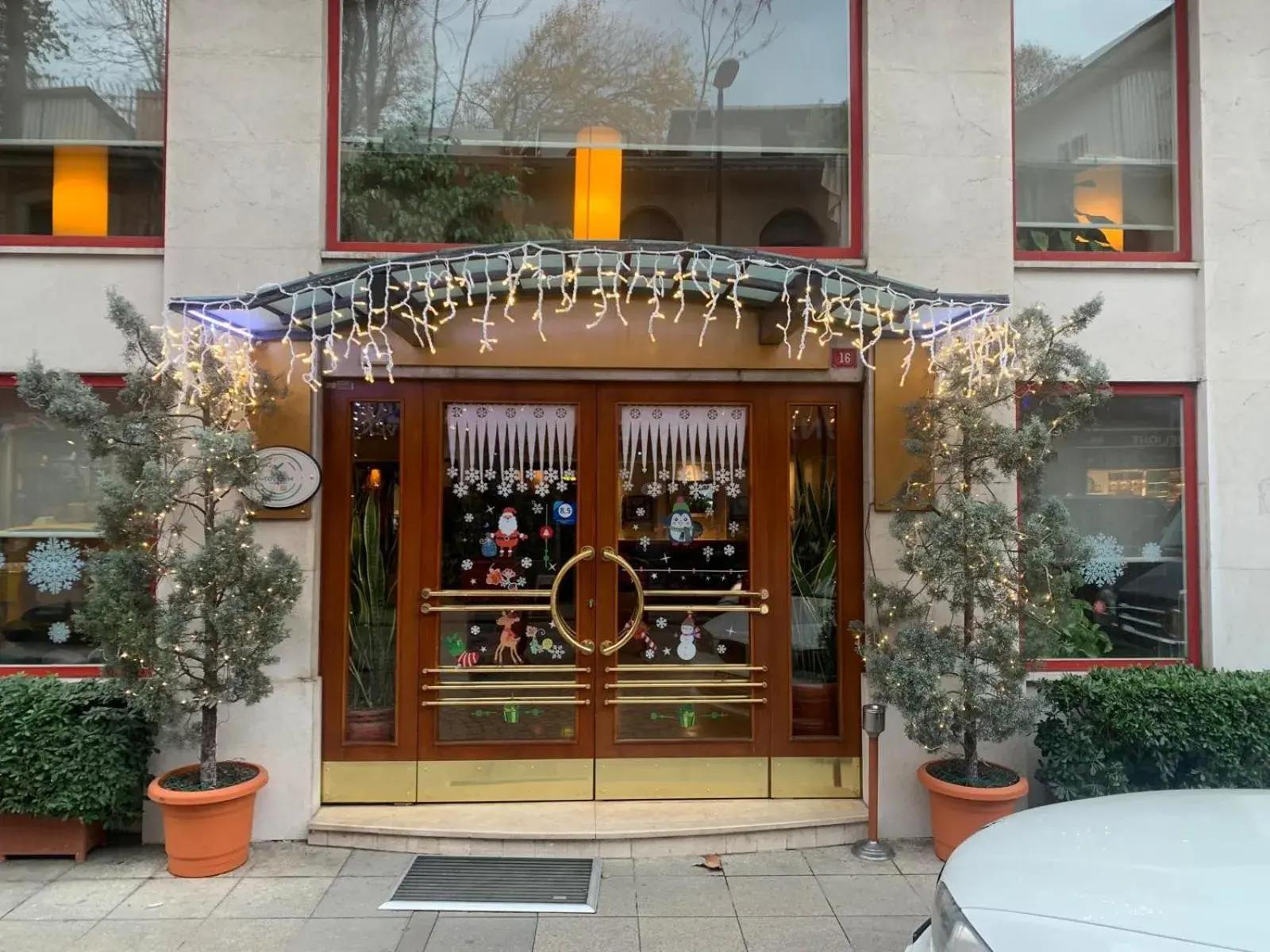 Property building in Sude Konak Property building in Sude Konak