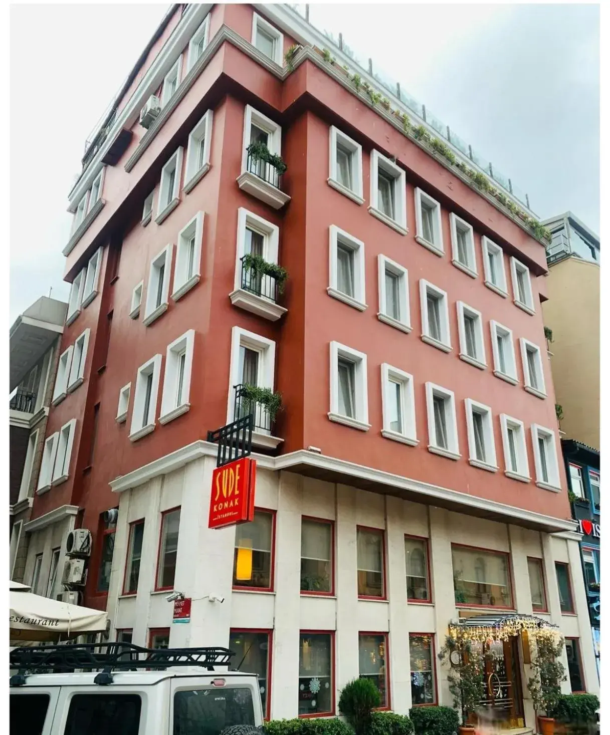 Property building in Sude Konak Property building in Sude Konak