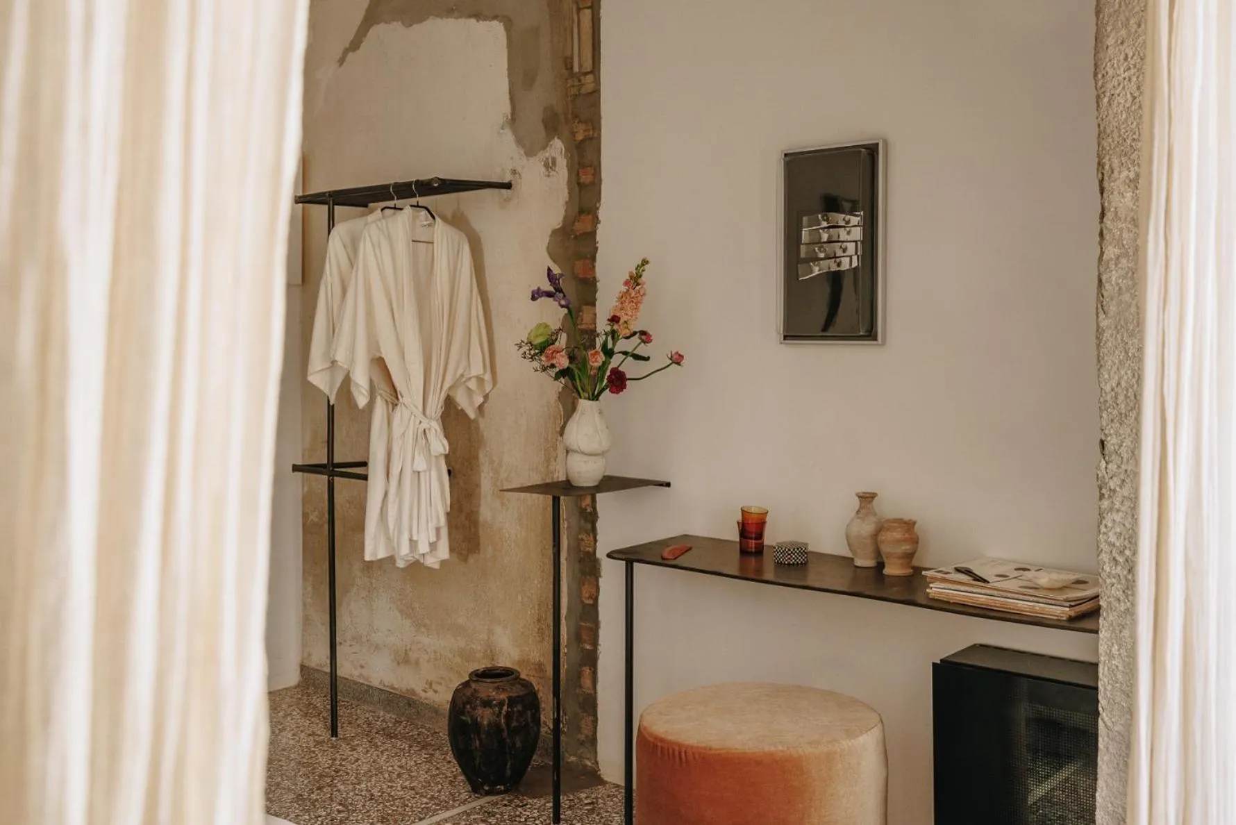 On-site shops in Mona Athens