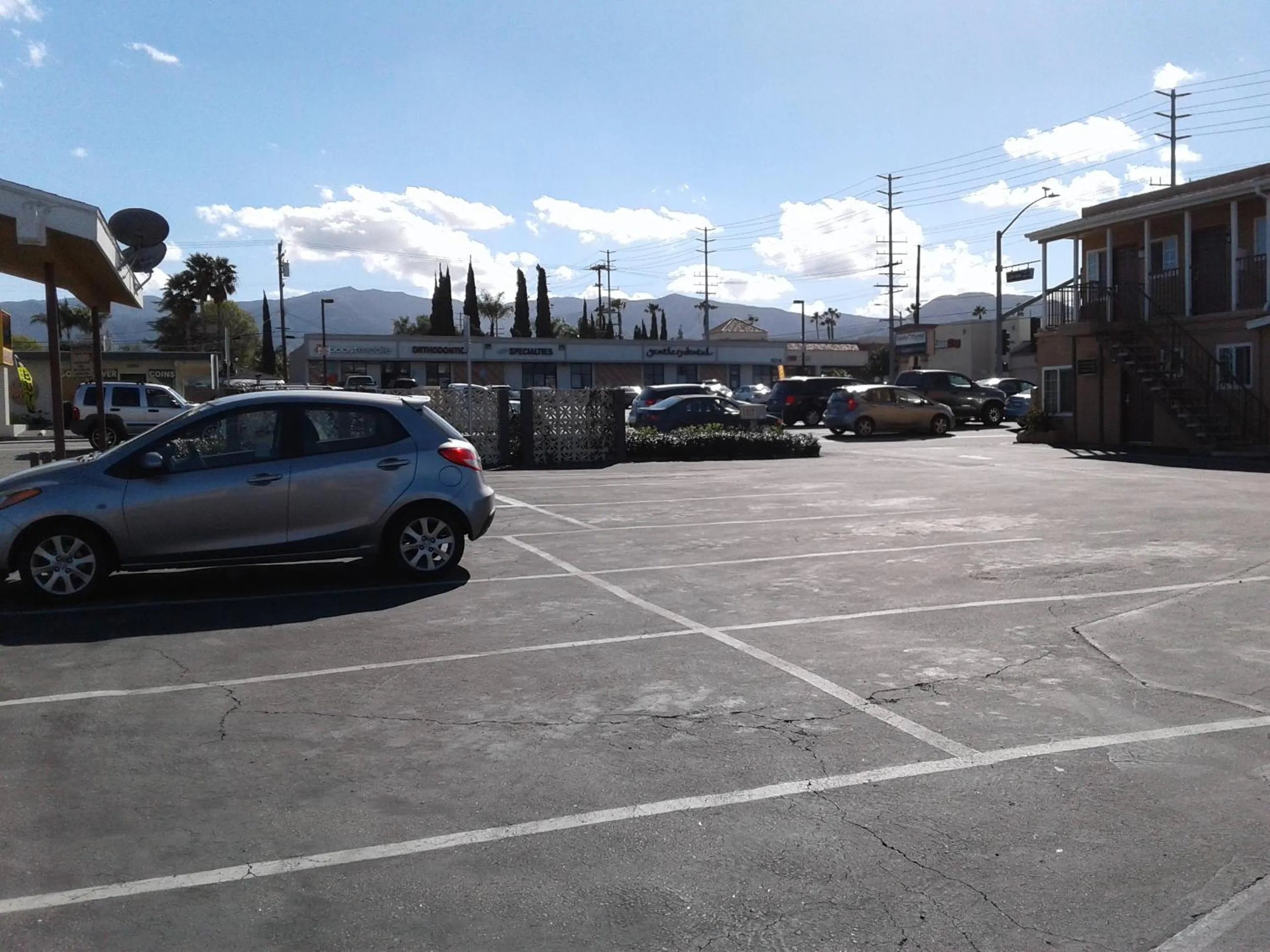 Parking in Desert Inn Motel