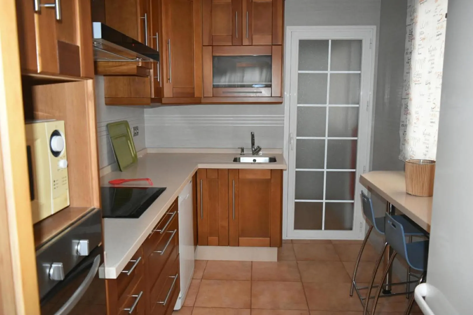 Kitchen or kitchenette in Apartamento zona playa de burriana con terraza
