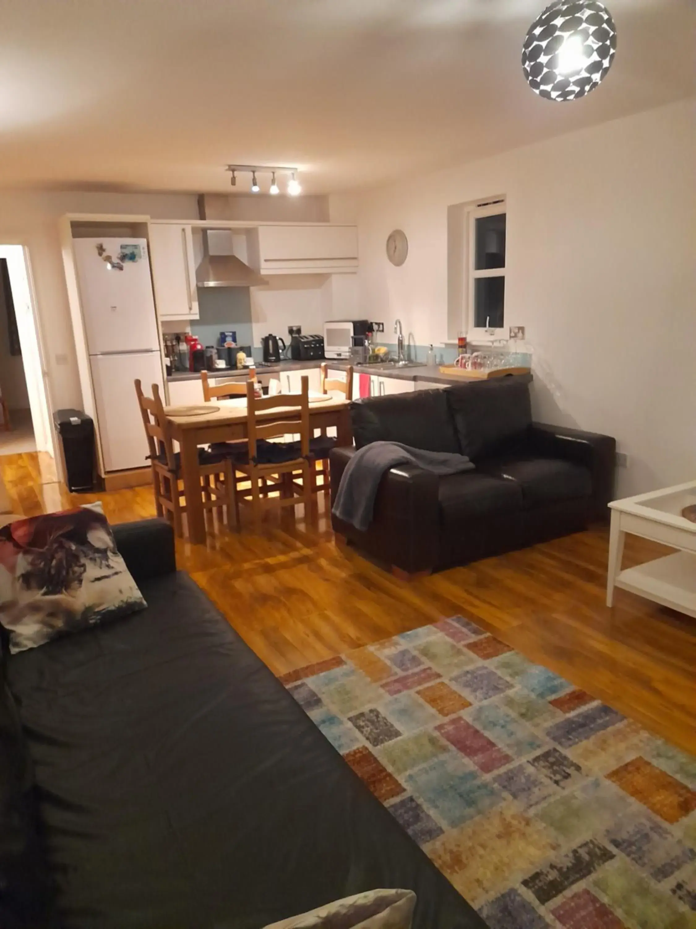 Two-Bedroom Apartment in Glastonbury town center-entire apartment Two-Bedroom Apartment in Glastonbury town center-entire apartment