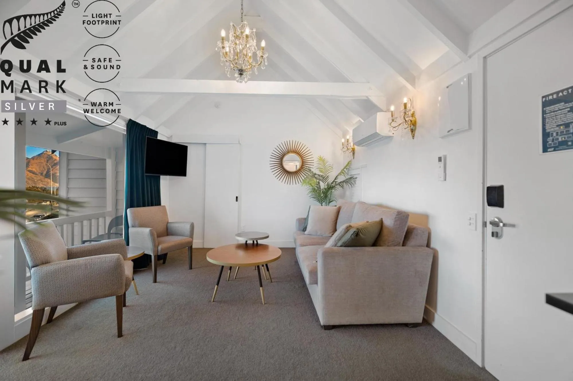 TV and multimedia in Lakeview Colonial Motel