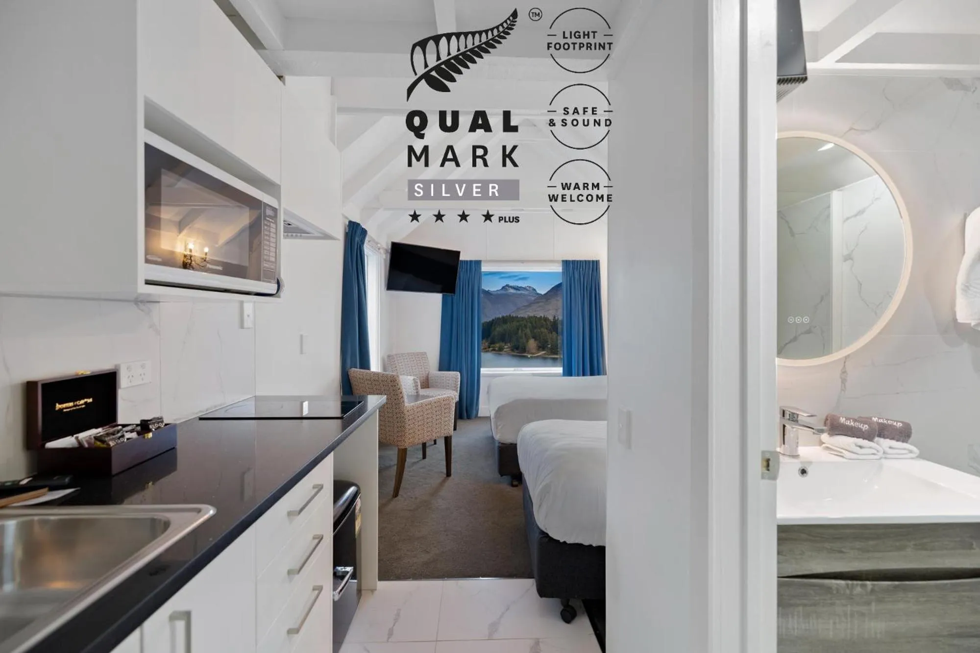 Kitchen or kitchenette in Lakeview Colonial Motel