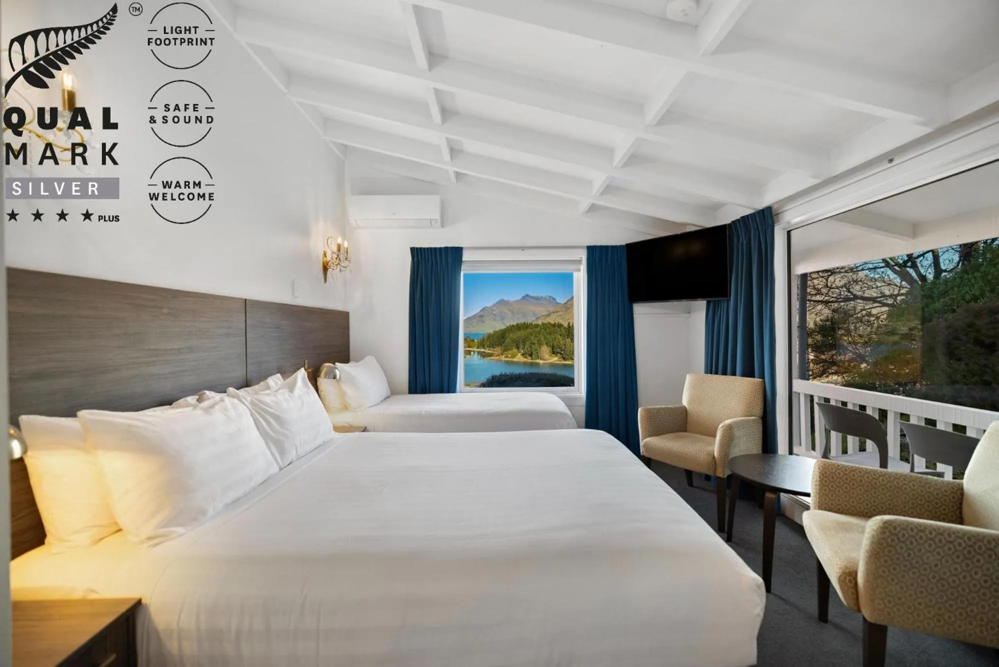 Bed in Lakeview Colonial Motel