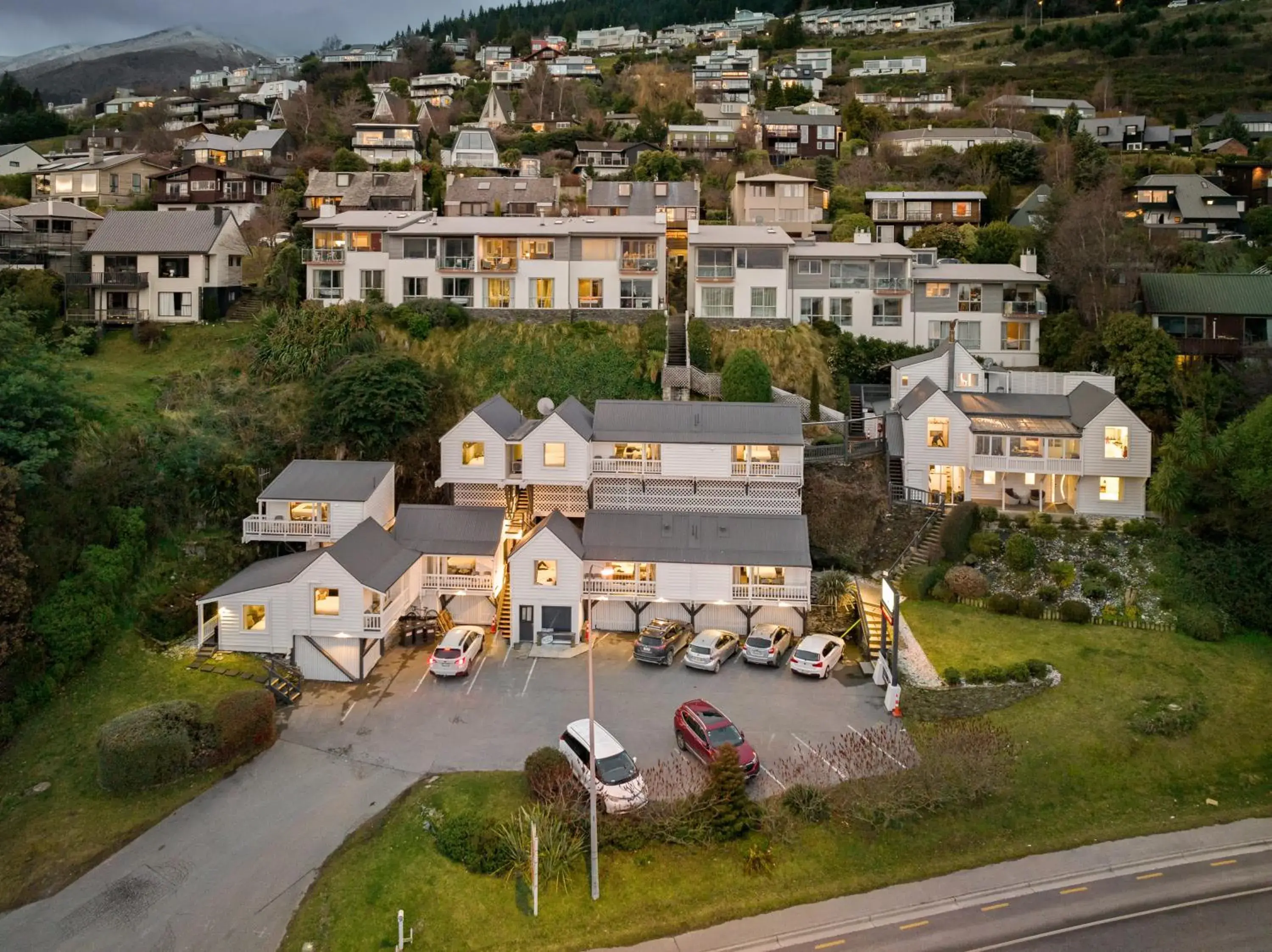 Property building, Bird's-eye View in Lakeview Colonial Motel