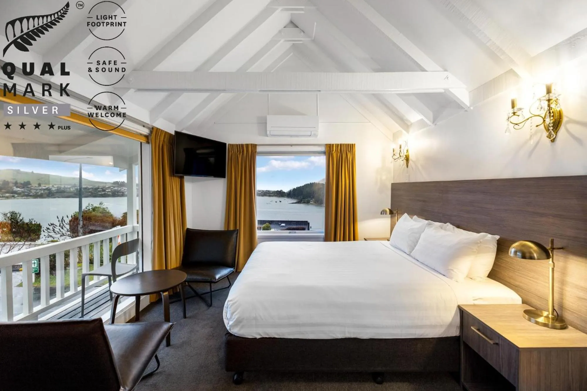 Bed in Lakeview Colonial Motel