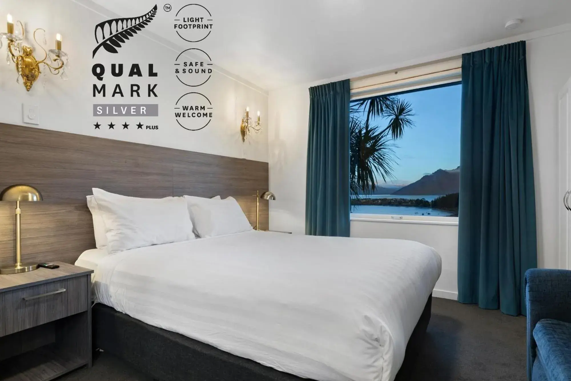 Two Bedroom Suite With a Lake And Mountain View in Lakeview Colonial Motel Two Bedroom Suite With a Lake And Mountain View in Lakeview Colonial Motel