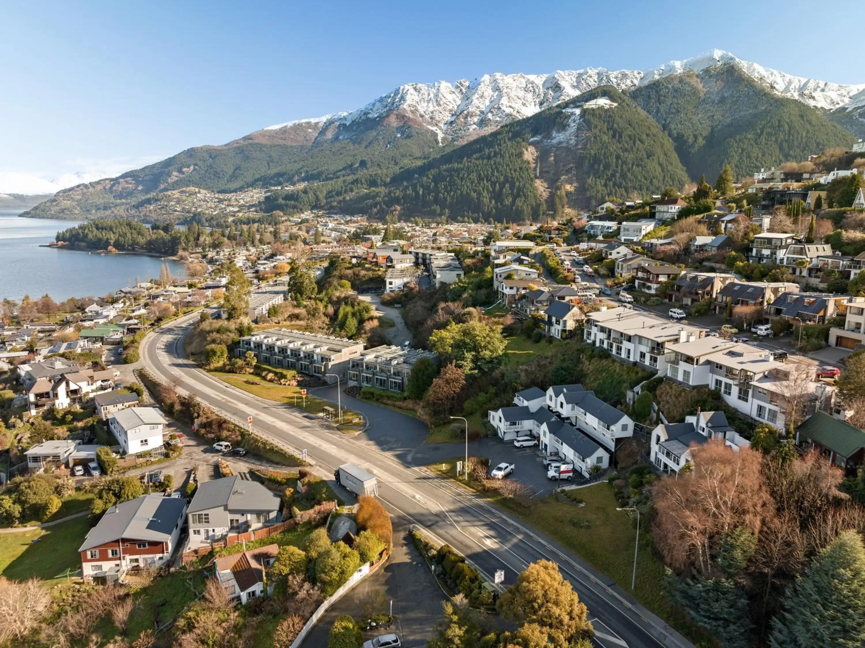 Street view, Bird's-eye View in Lakeview Colonial Motel