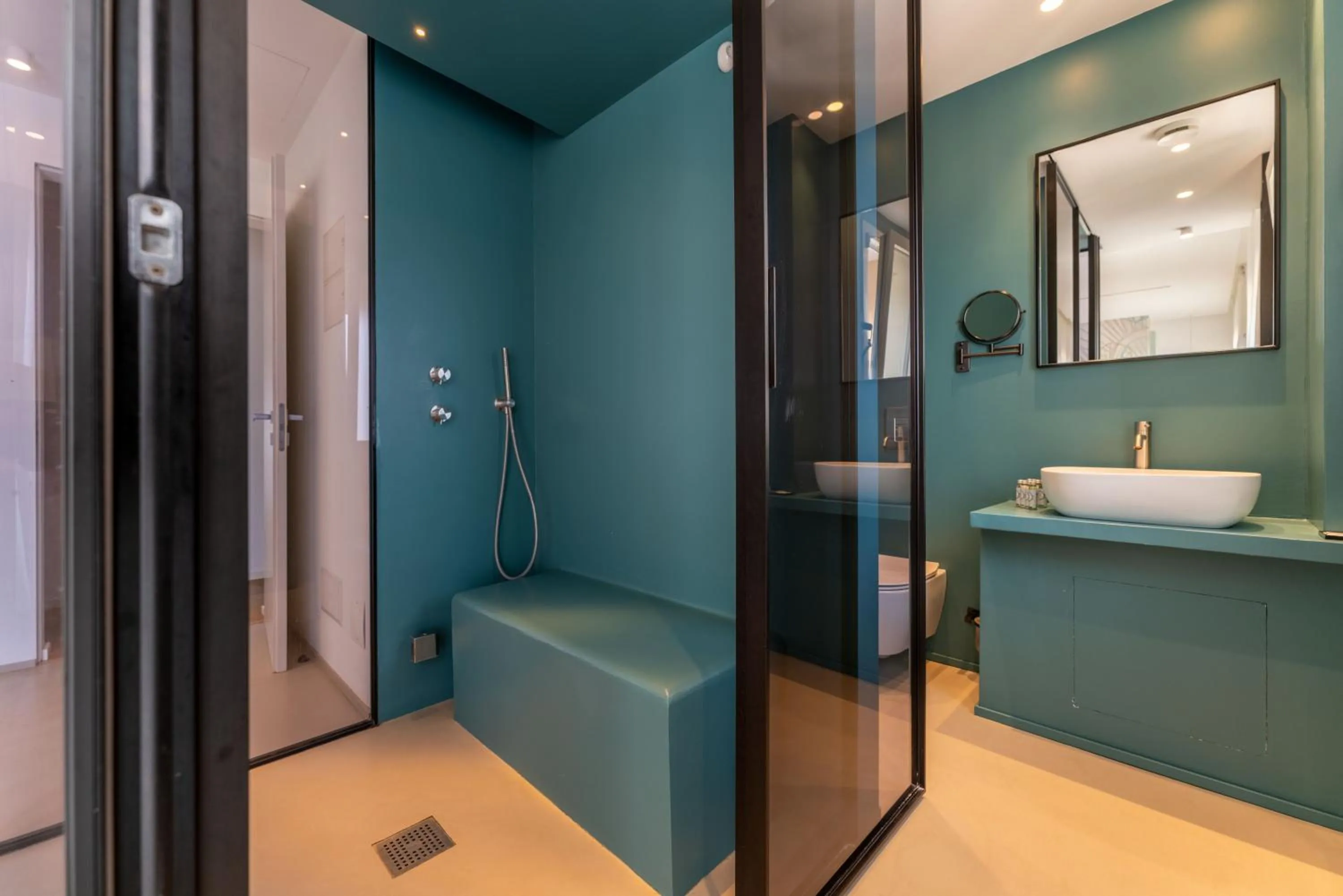 Shower in B&B Le Suites di Costanza