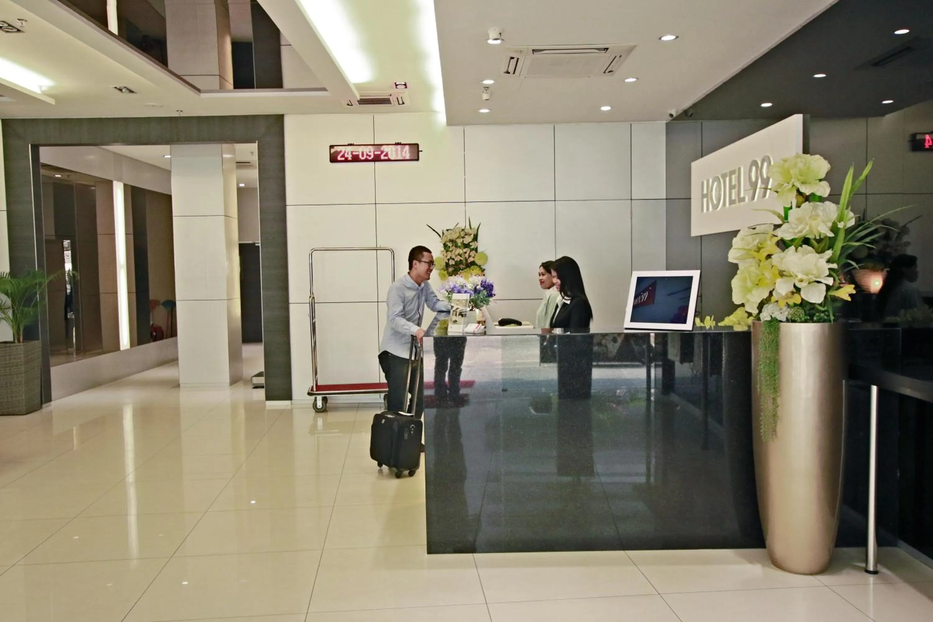 Communal lounge/ TV room in Hotel 99 Kuala Lumpur City