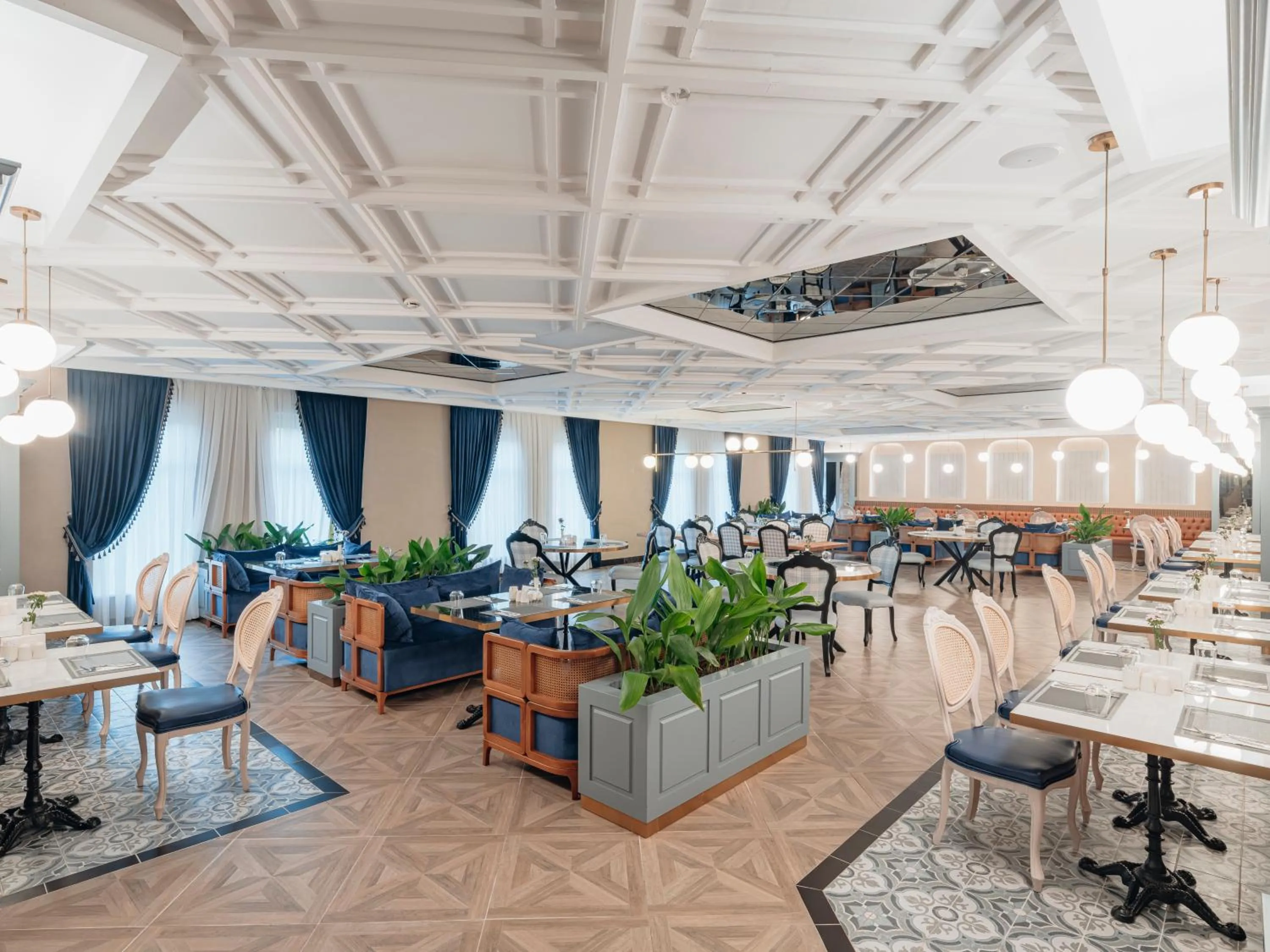 Restaurant/places to eat in Kremlin Palace