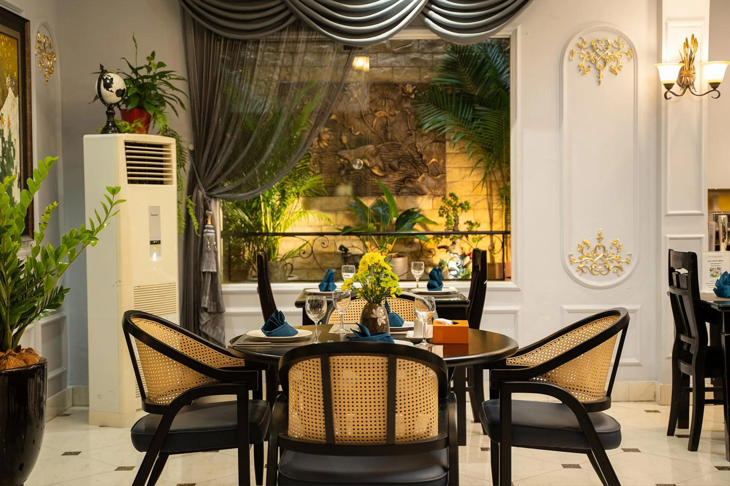 Restaurant/places to eat in Hanoi Garden Hotel & Spa