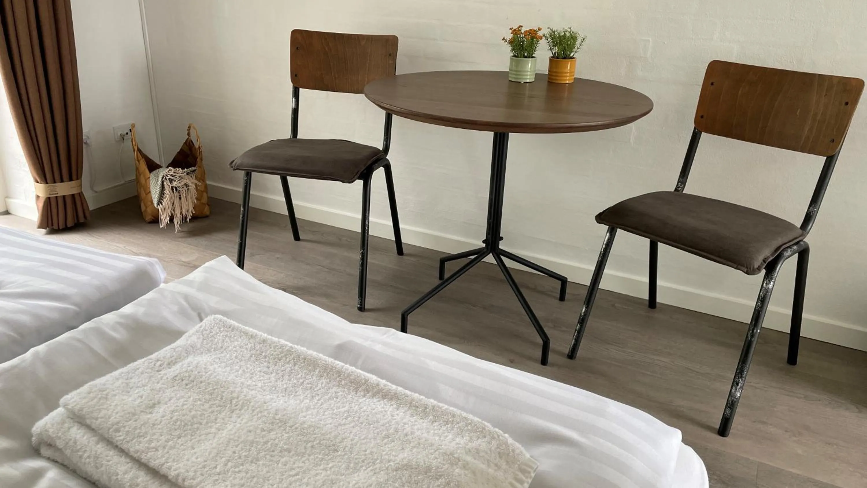 Living room, Bed in Holiday Rooms Møllebo