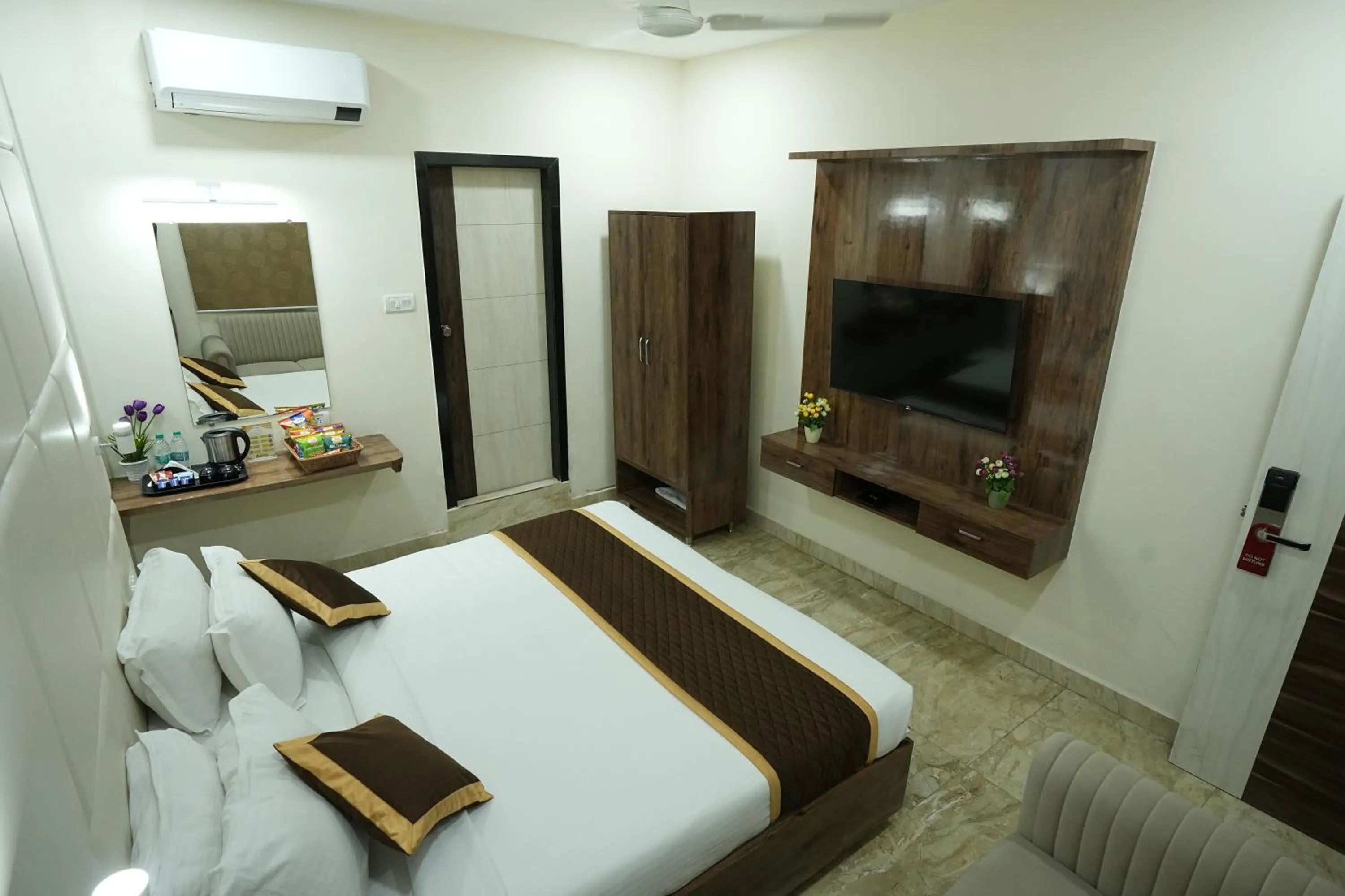 Bedroom, Bed in Grace Residency Chennai Airport