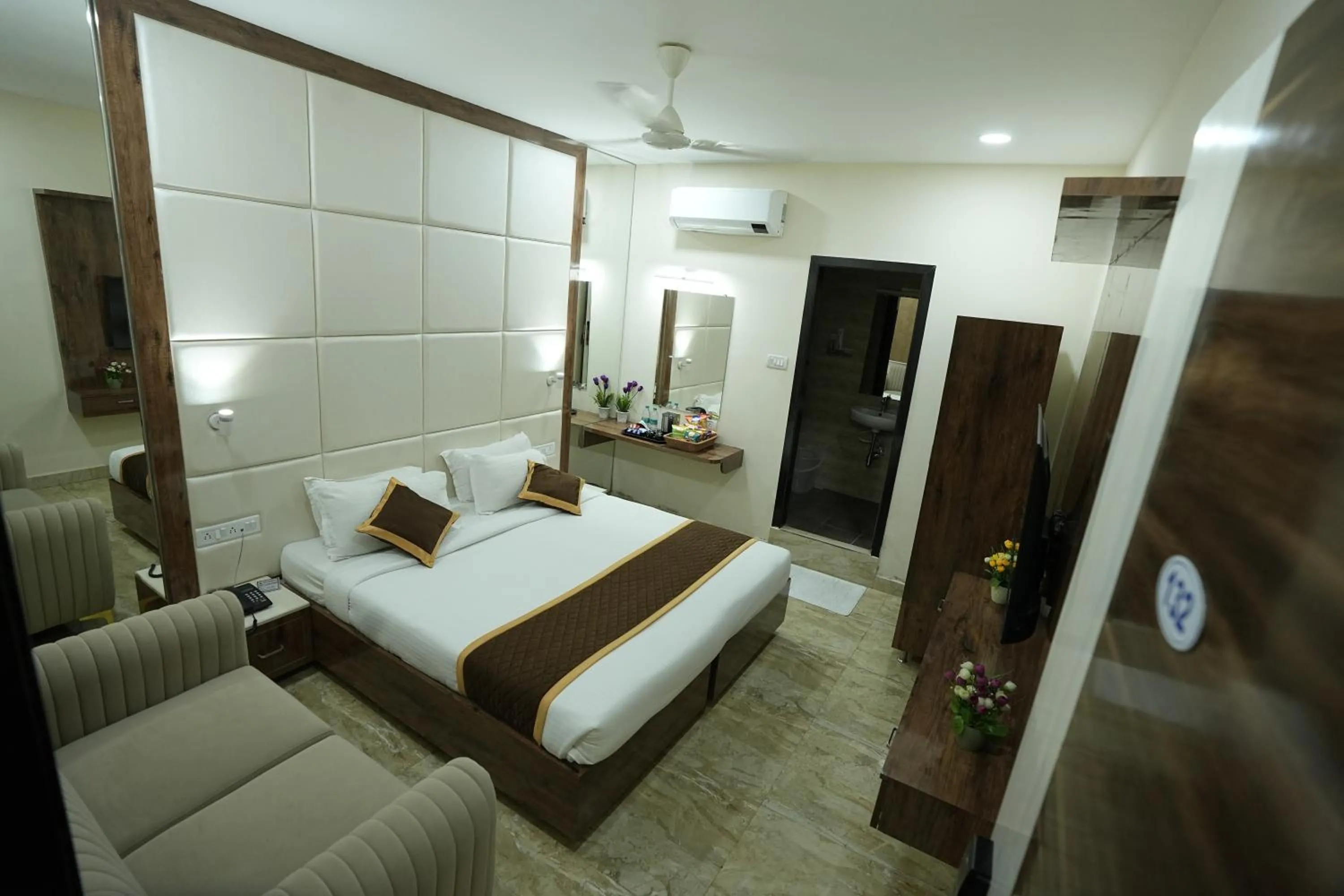 Bedroom, Bed in Grace Residency Chennai Airport