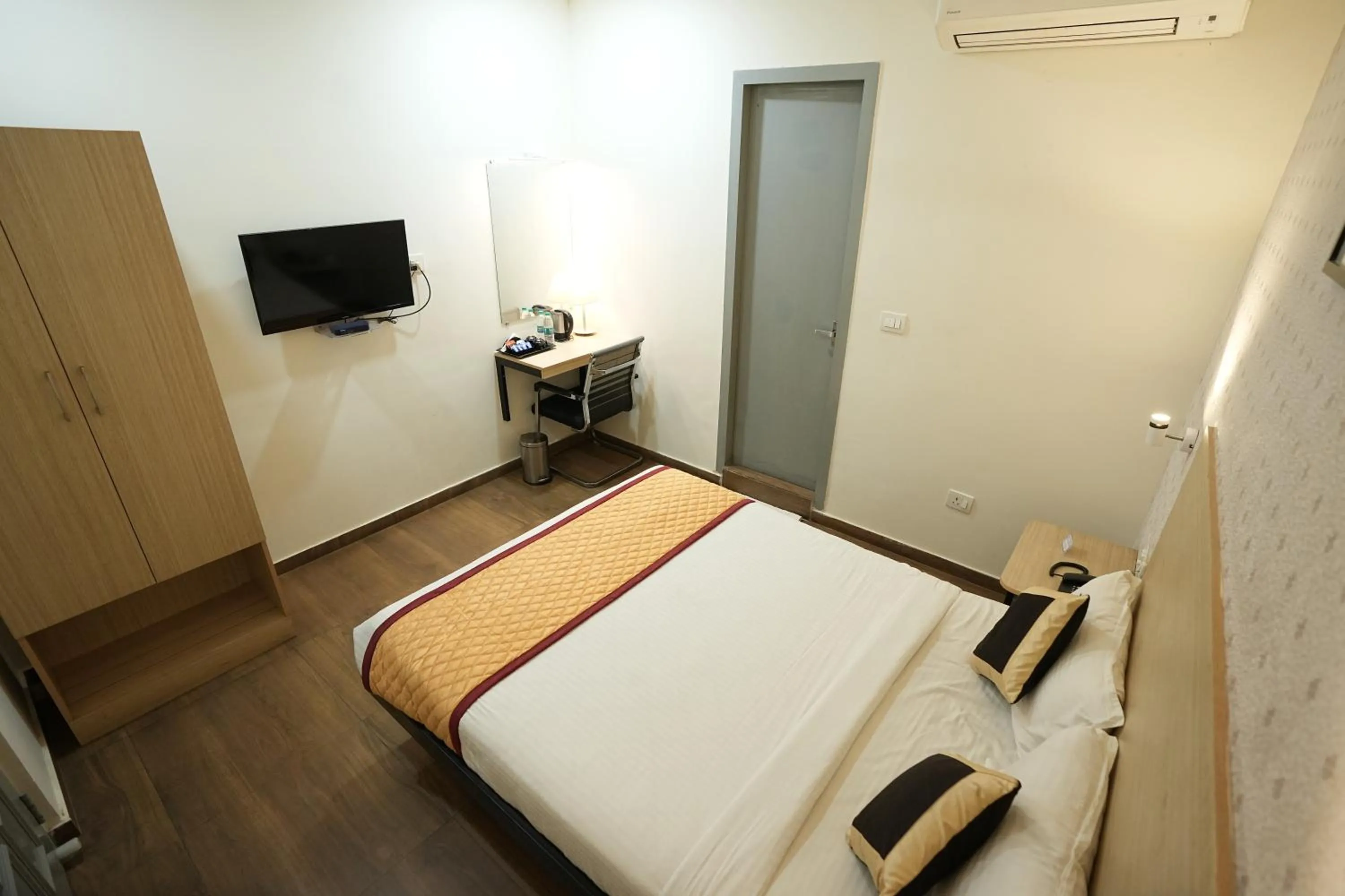 Bedroom, Bed in Grace Residency Chennai Airport