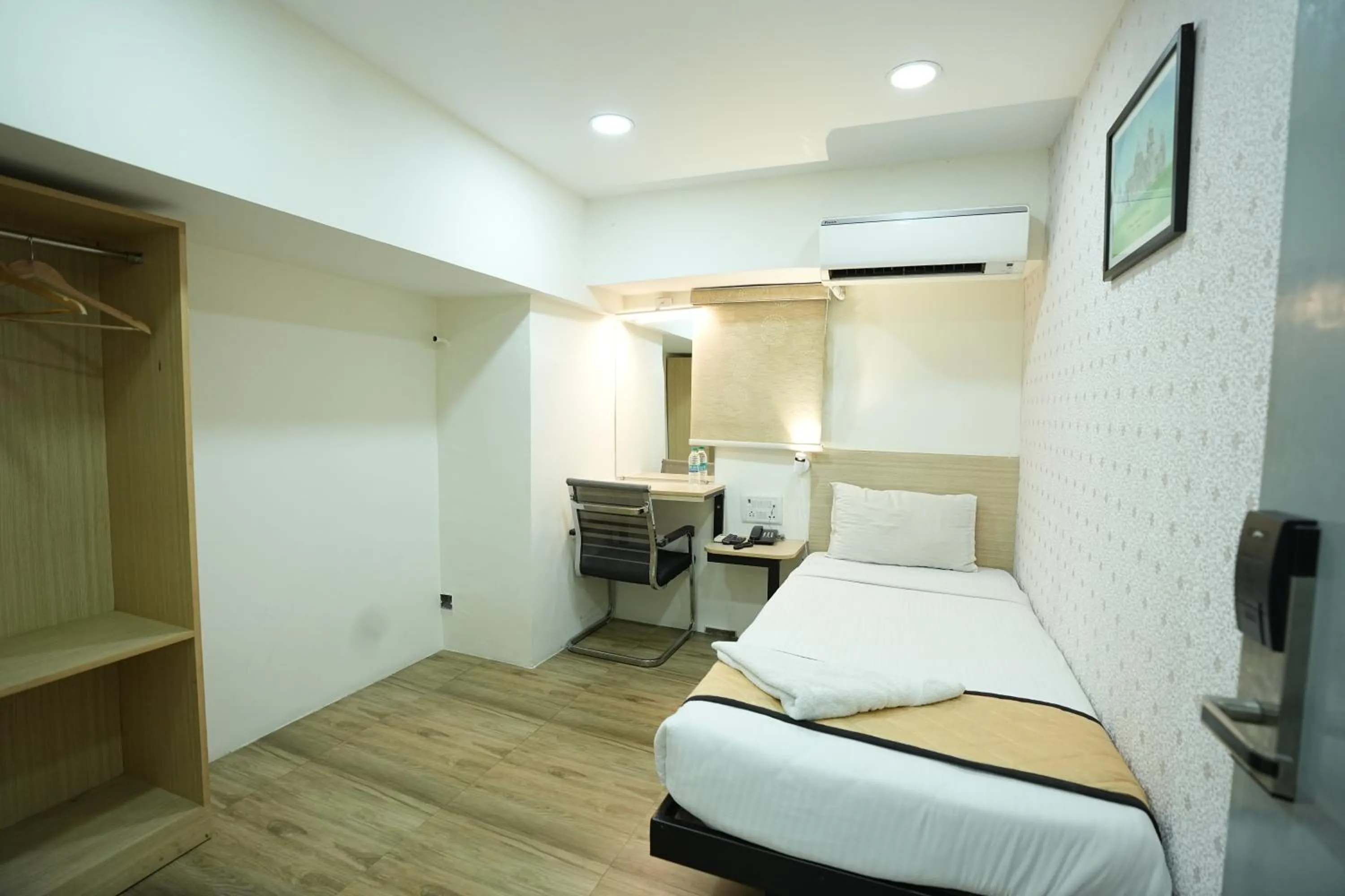 Bedroom, Bed in Grace Residency Chennai Airport