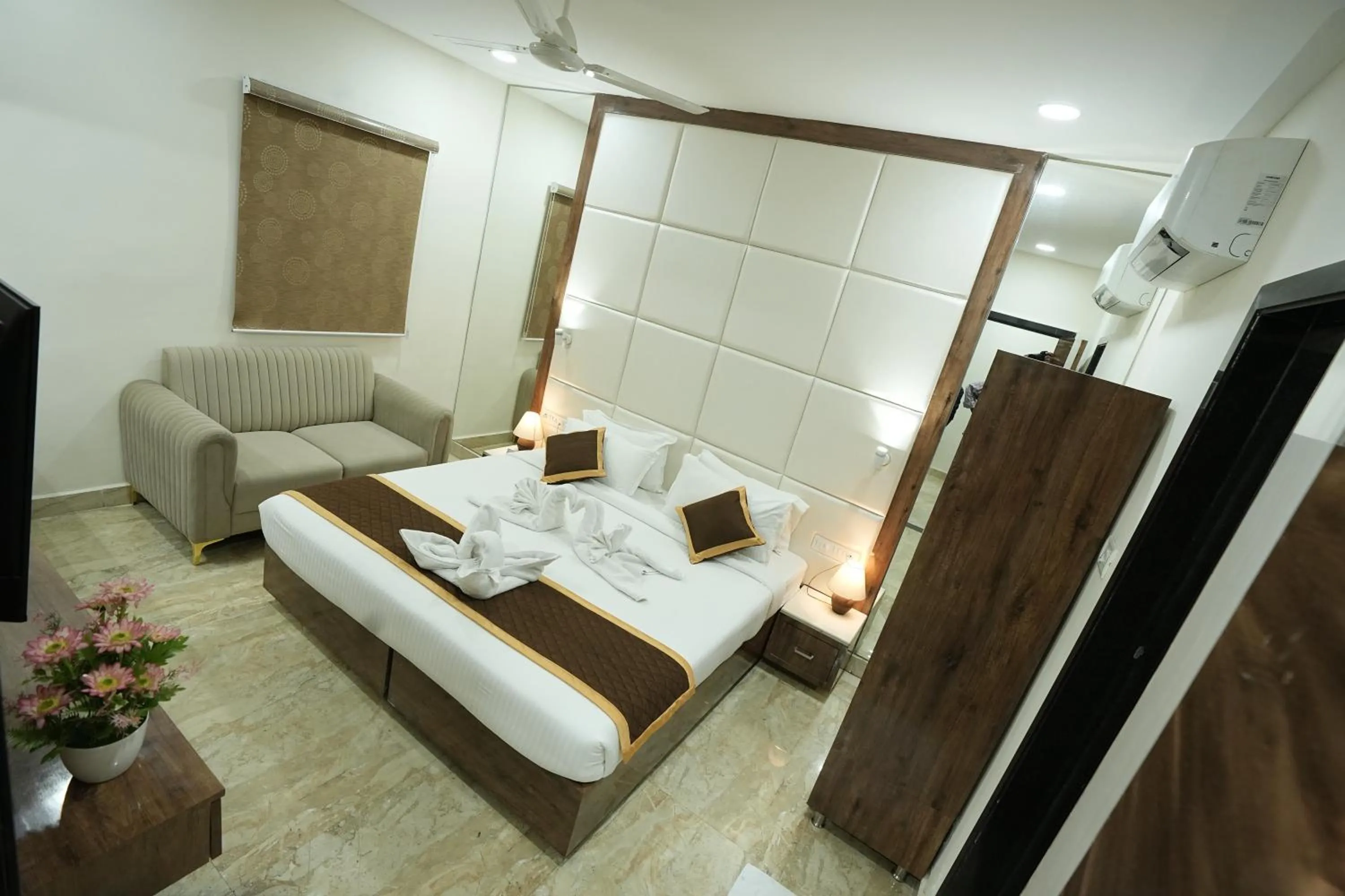 Bedroom, Bed in Grace Residency Chennai Airport