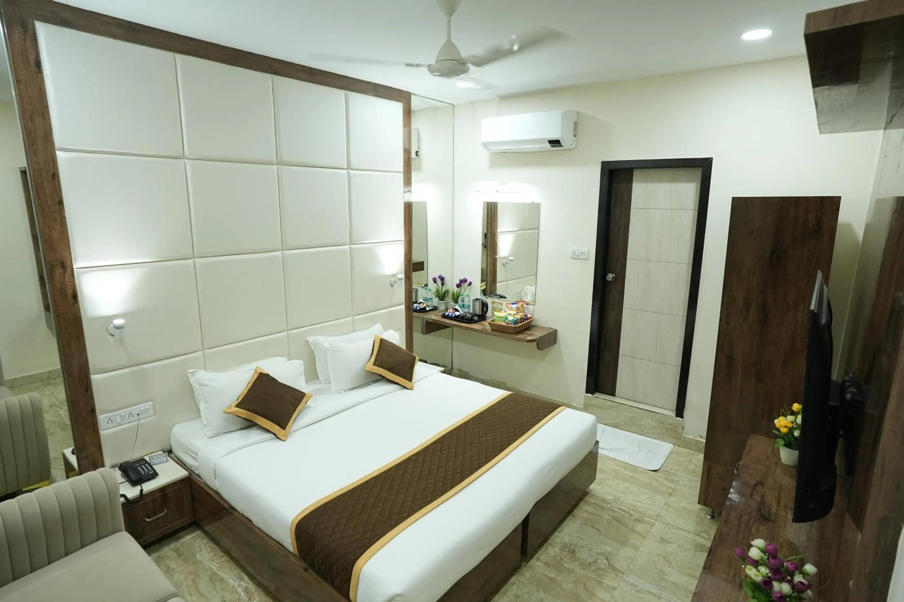 Bedroom, Bed in Grace Residency Chennai Airport