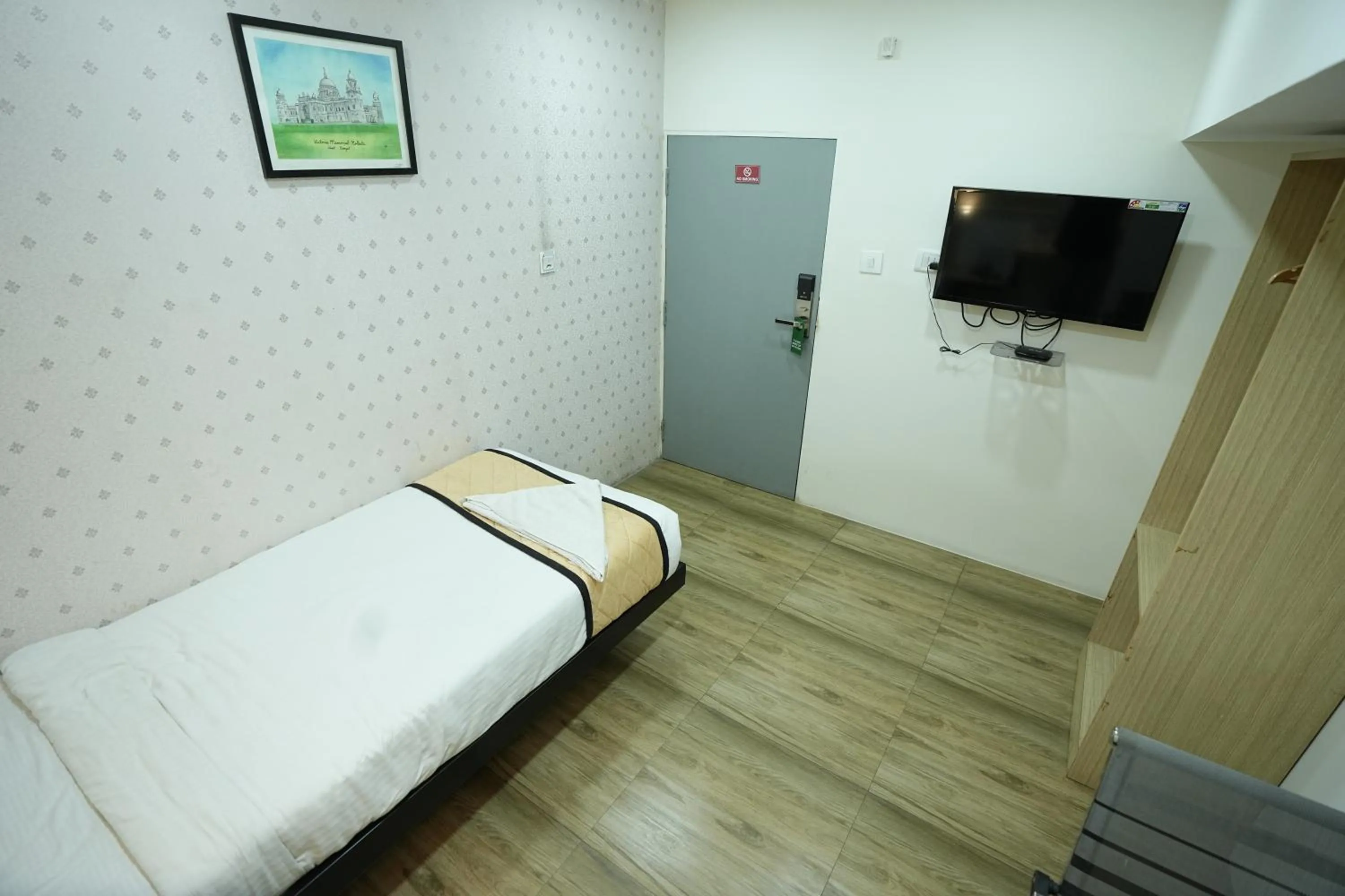 Bedroom, Bed in Grace Residency Chennai Airport