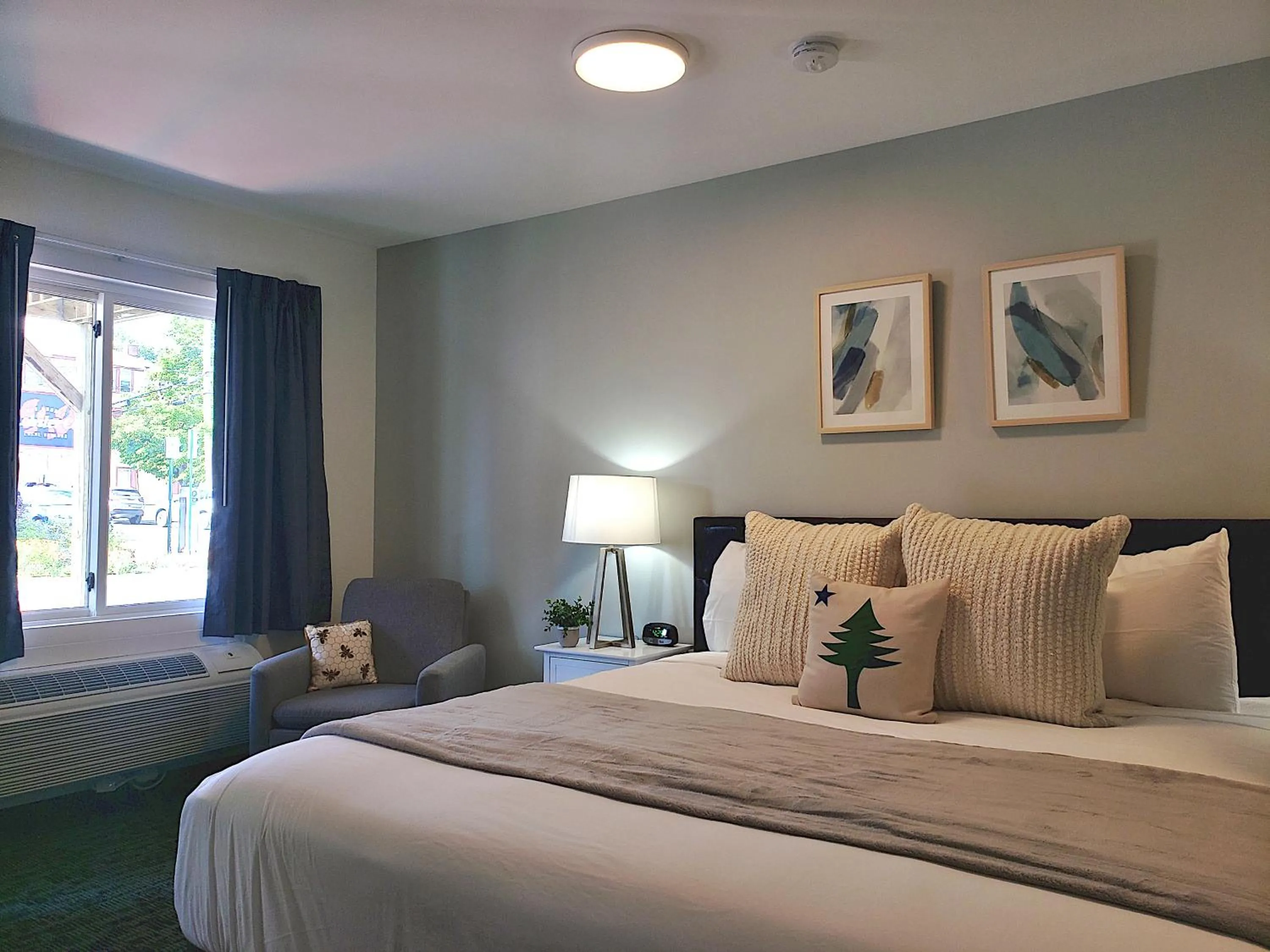 Bed in Main Street Motel