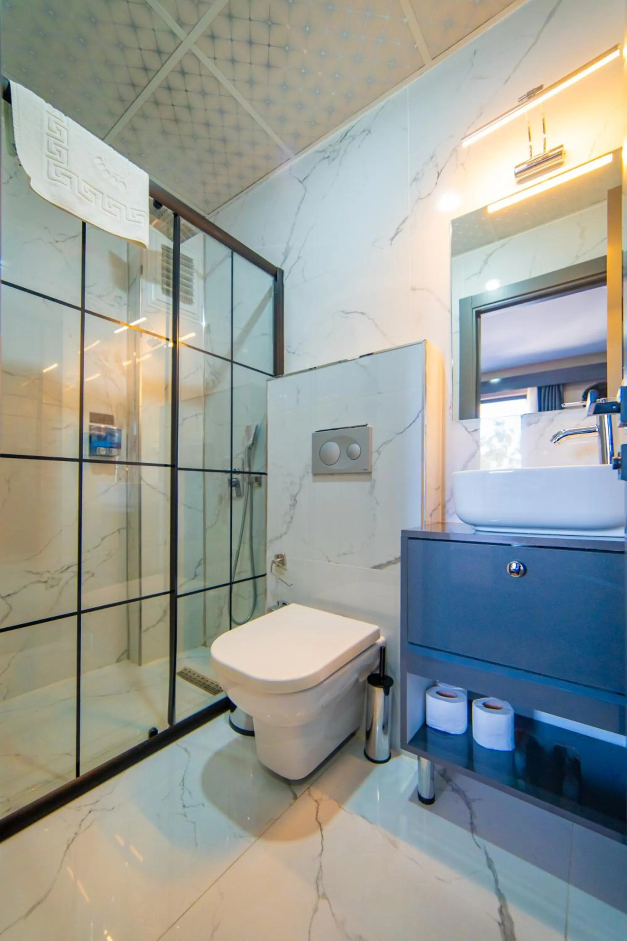 Shower in Miss Royal Hotel & SPA