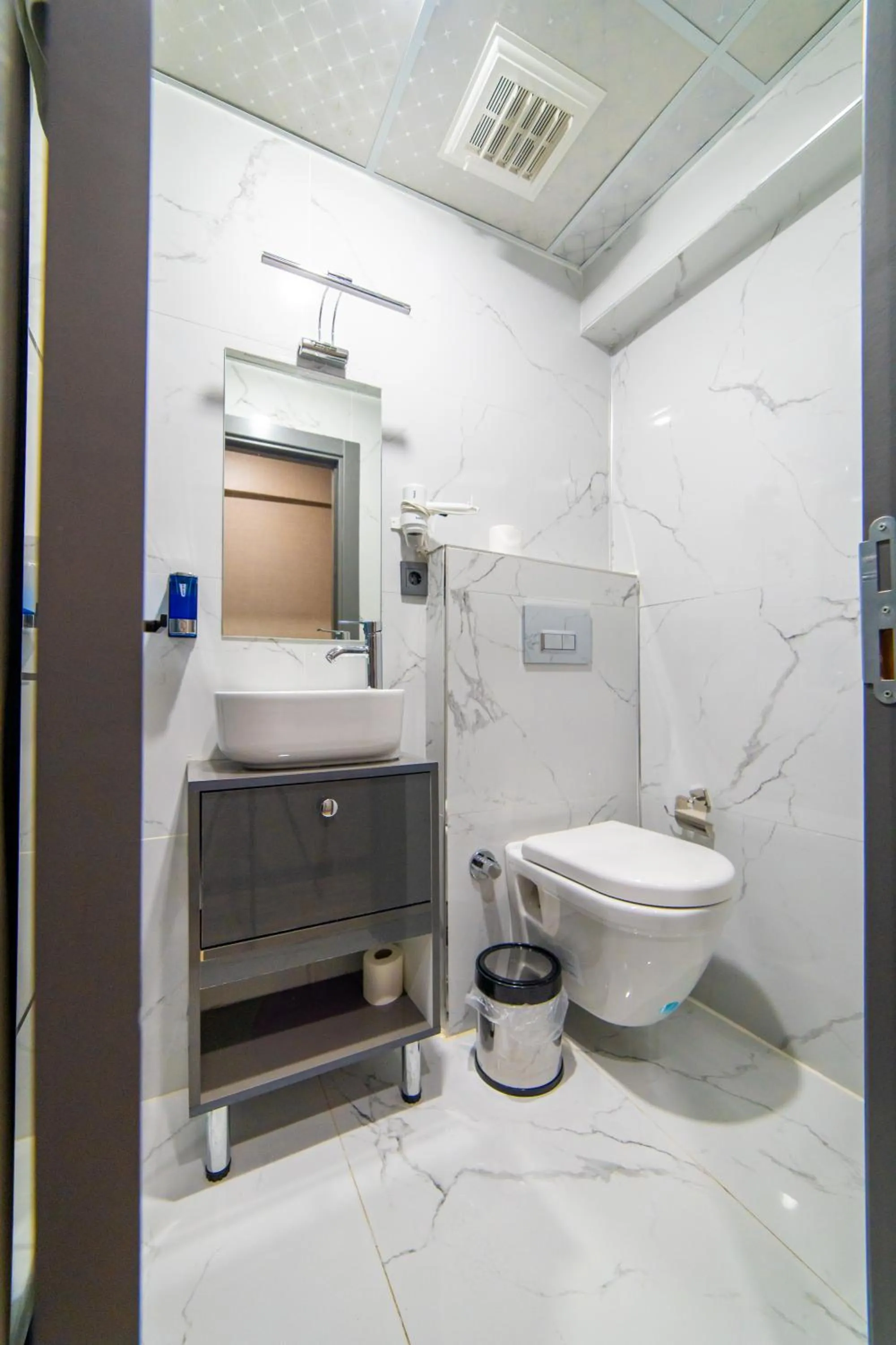 Toilet in Miss Royal Hotel & SPA