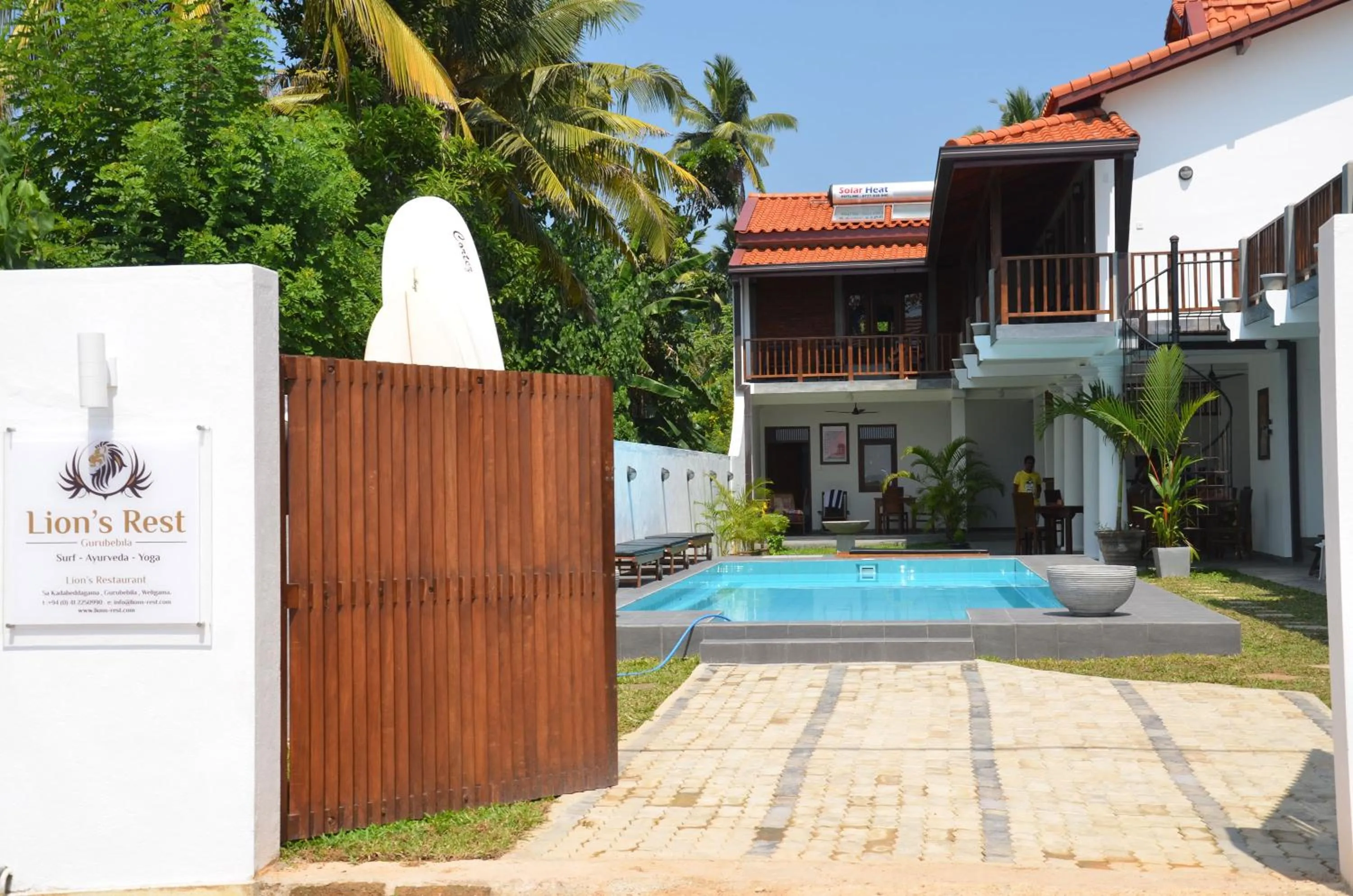 Facade/entrance in Lion's Rest