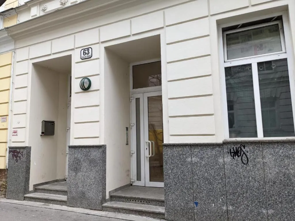 Facade/entrance in easybook-in