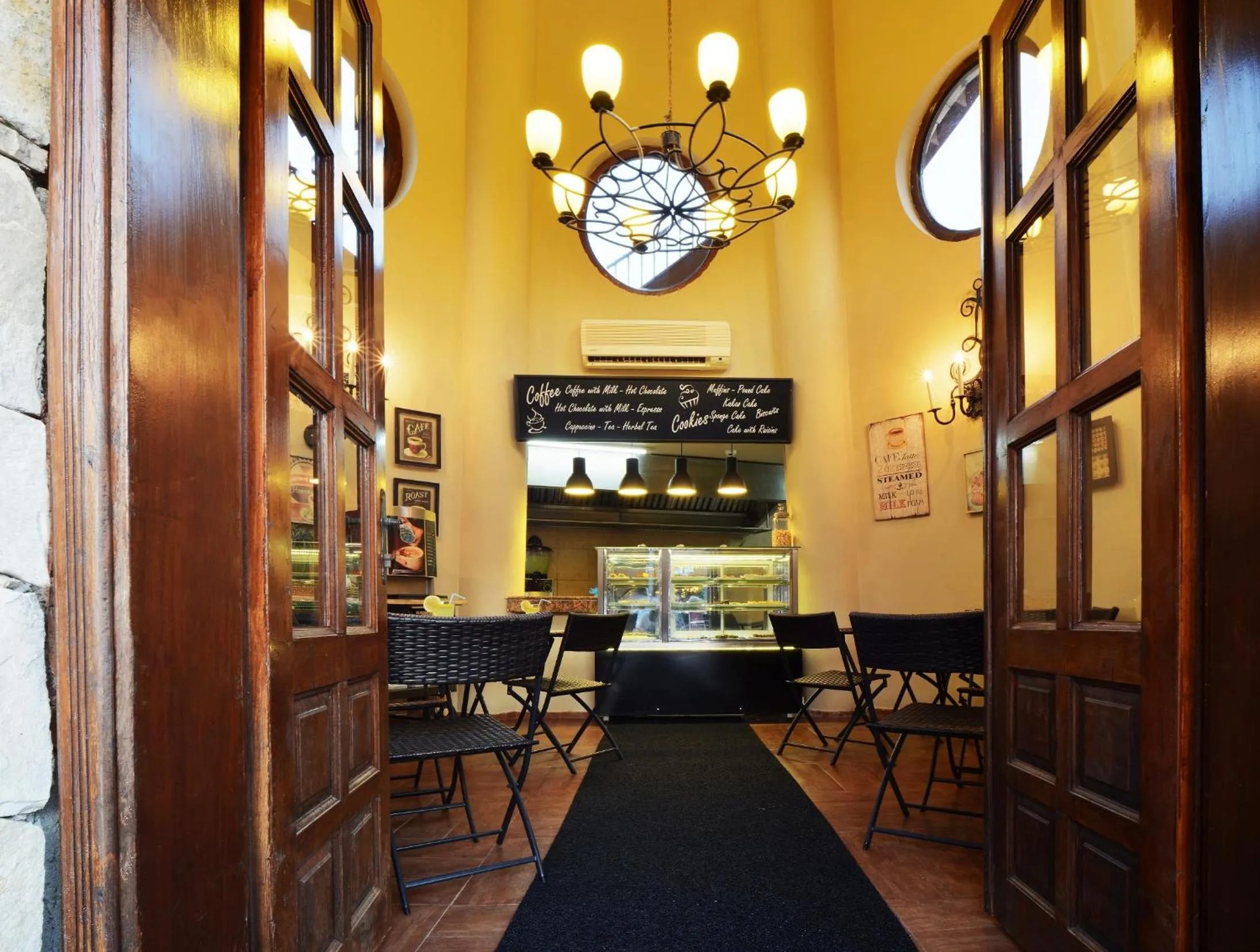 Restaurant/places to eat in Grand Cettia Hotel