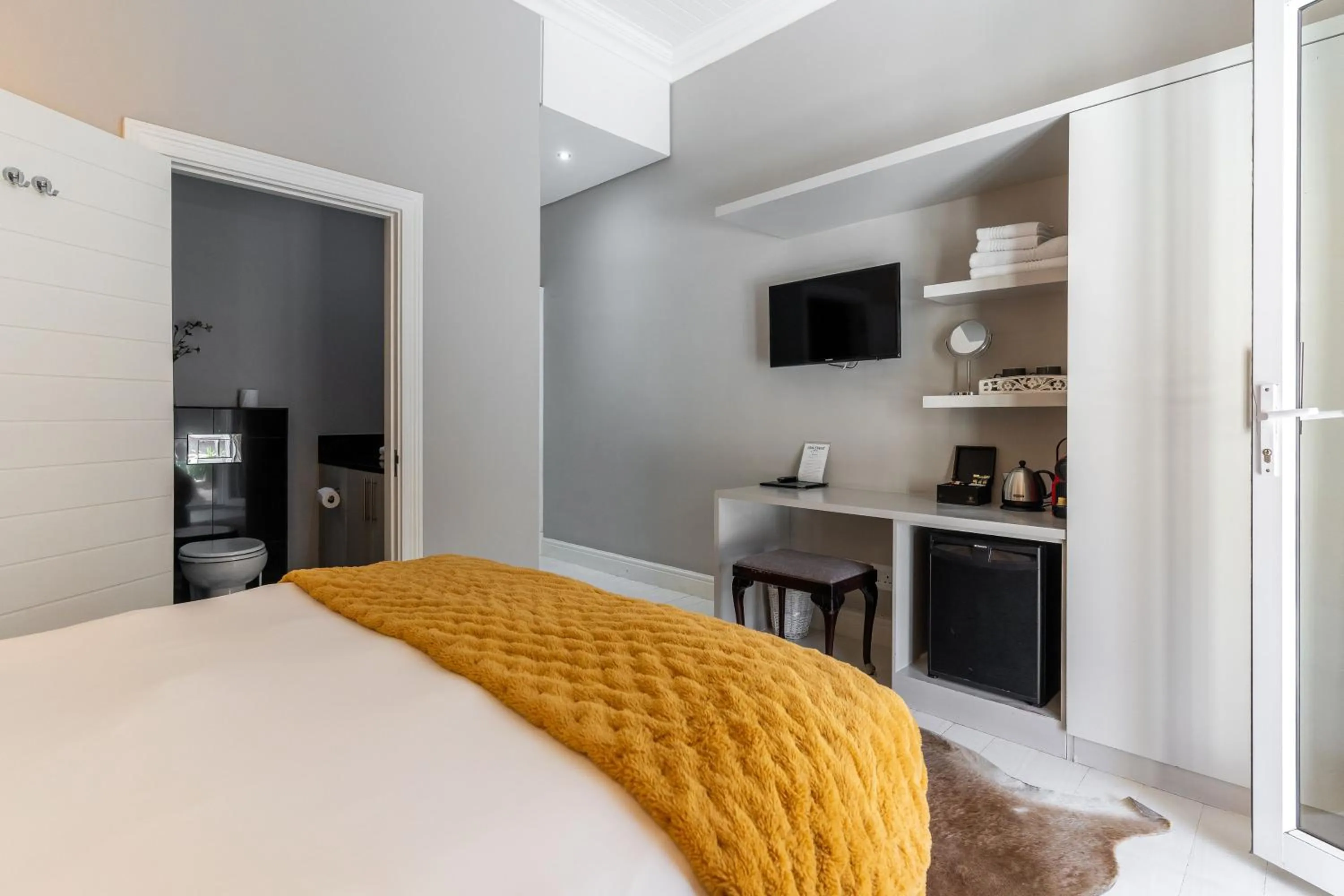 Toilet, Bed in Long Street Boutique Hotel